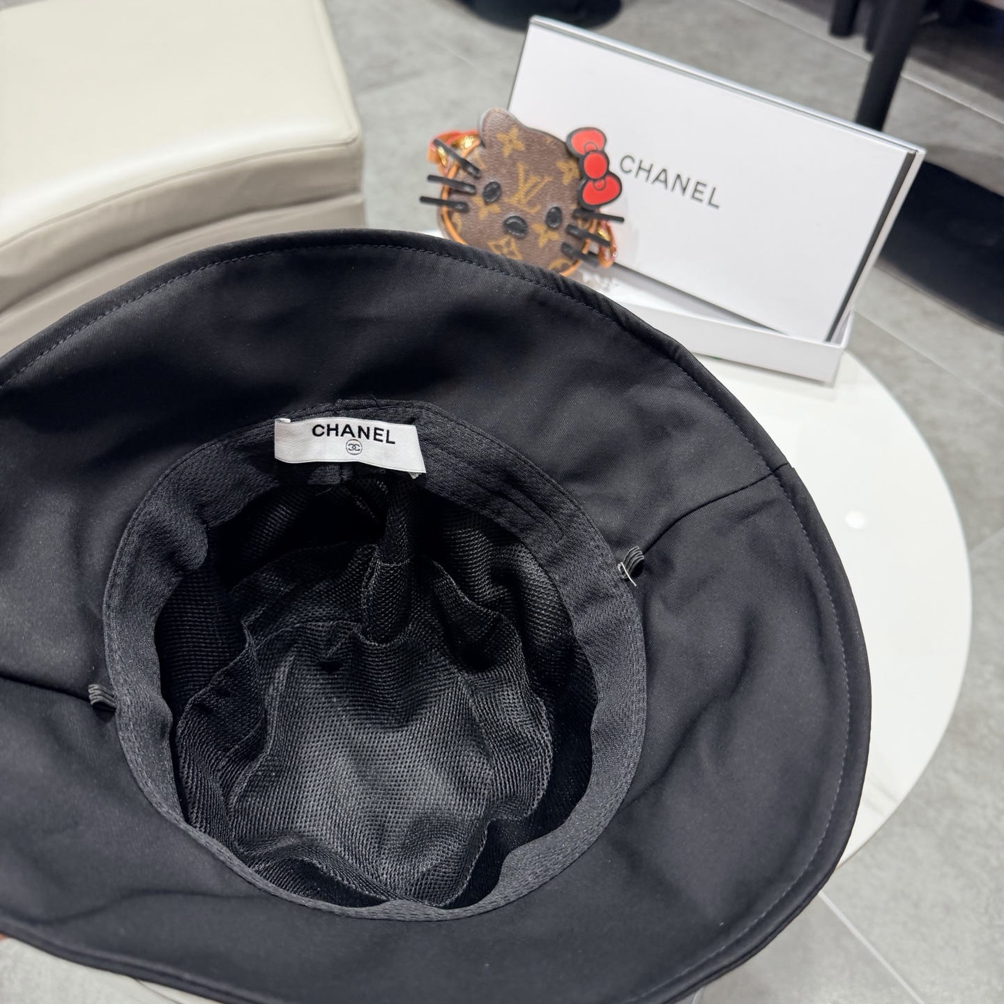 Chanel香奈儿新款遮阳渔夫帽，加强紫外线！