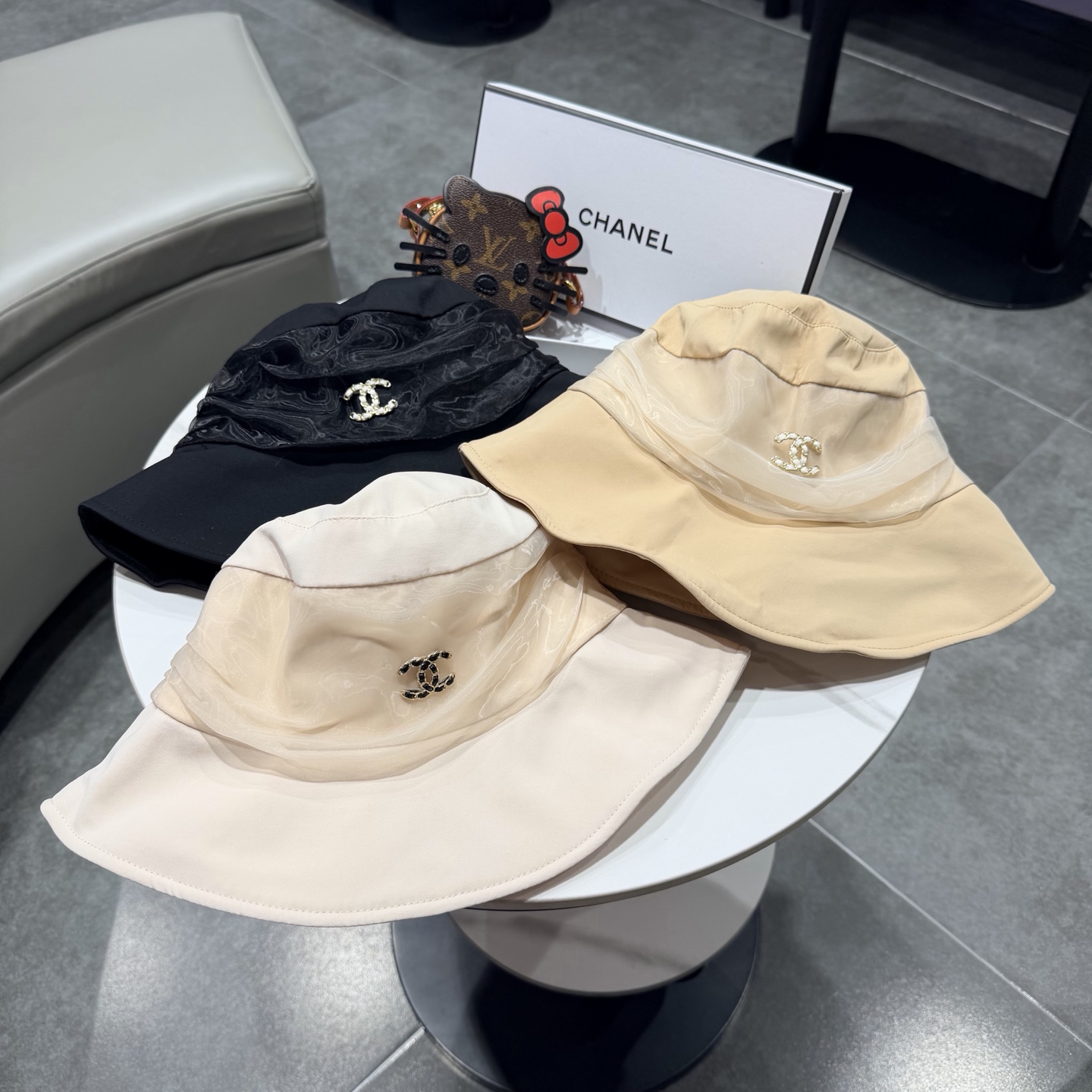 Chanel香奈儿新款遮阳渔夫帽，加强紫外线！