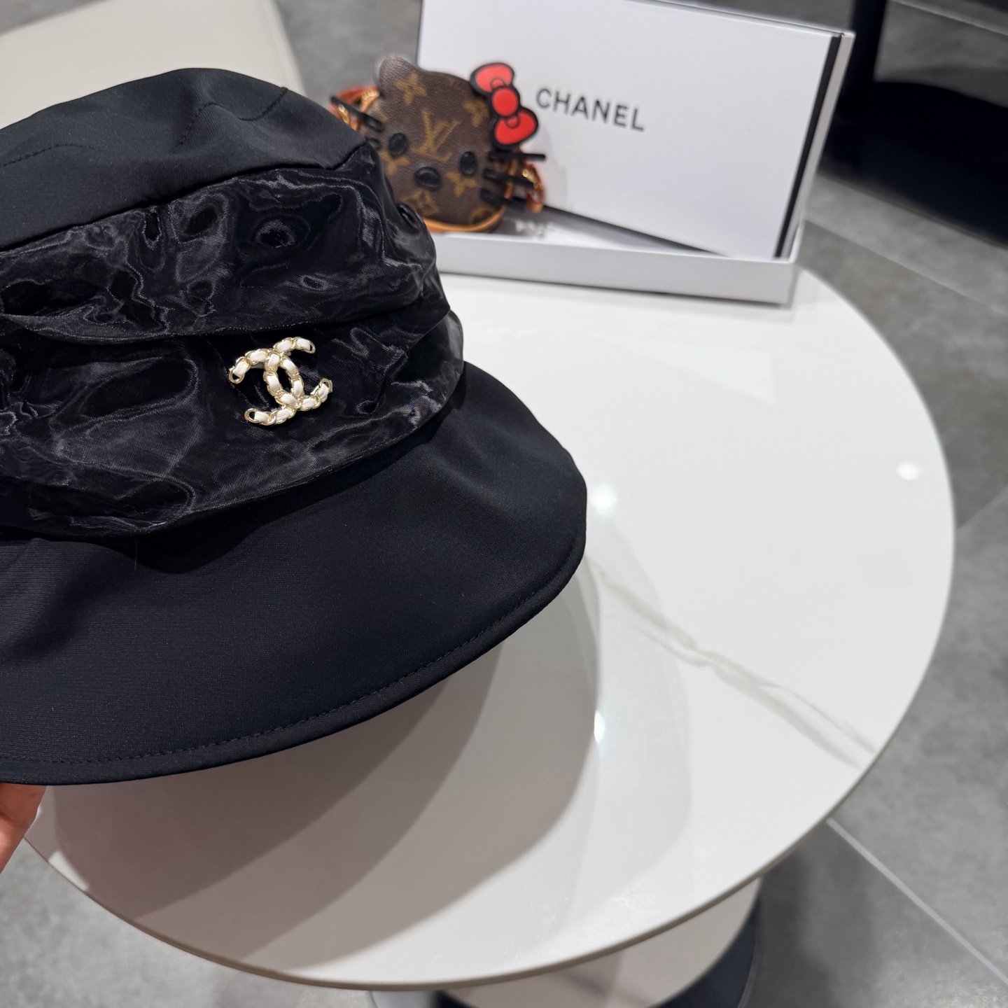 Chanel香奈儿新款遮阳渔夫帽，加强紫外线！