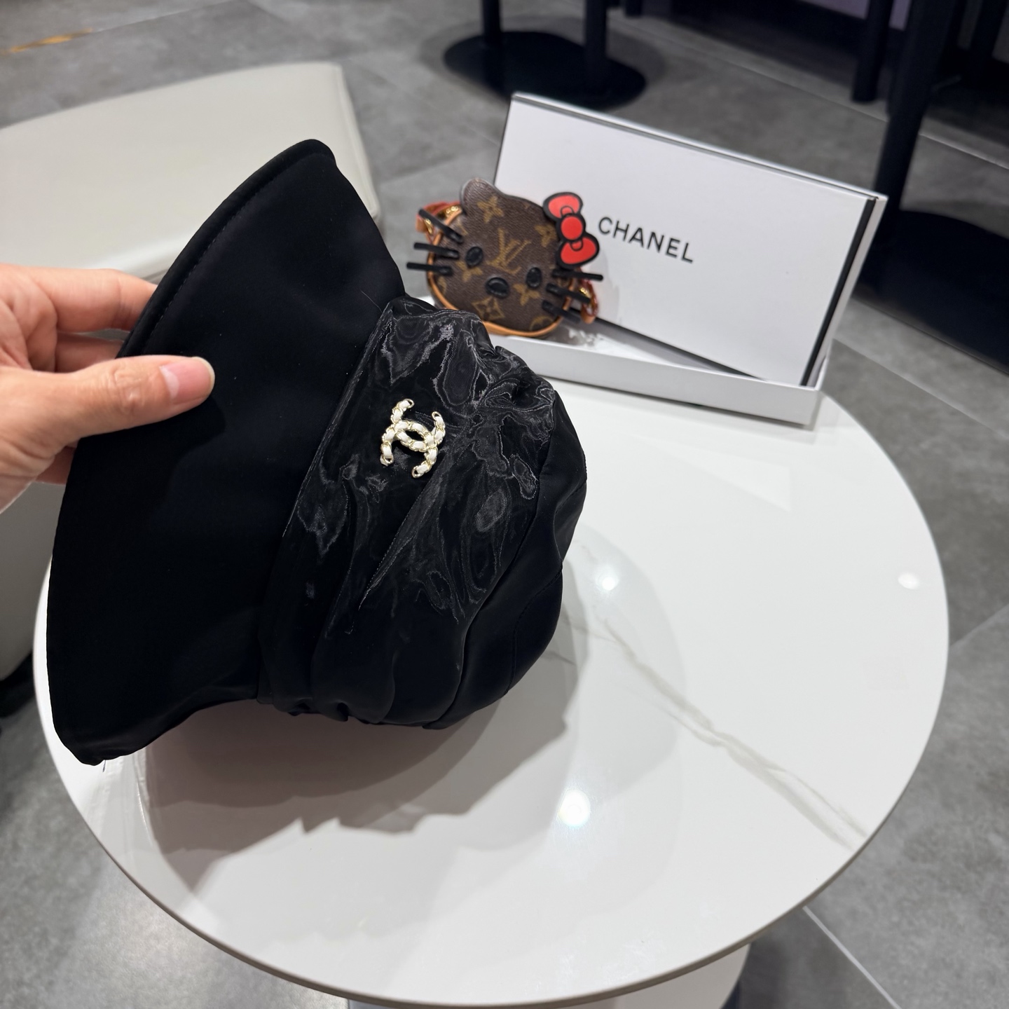 Chanel香奈儿新款遮阳渔夫帽，加强紫外线！