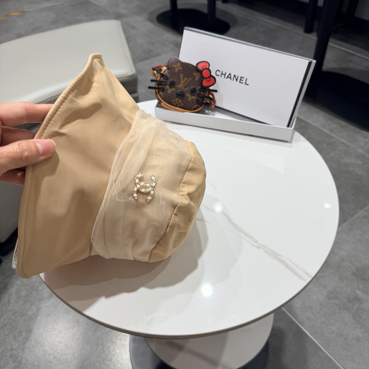 Chanel香奈儿新款遮阳渔夫帽，加强紫外线！