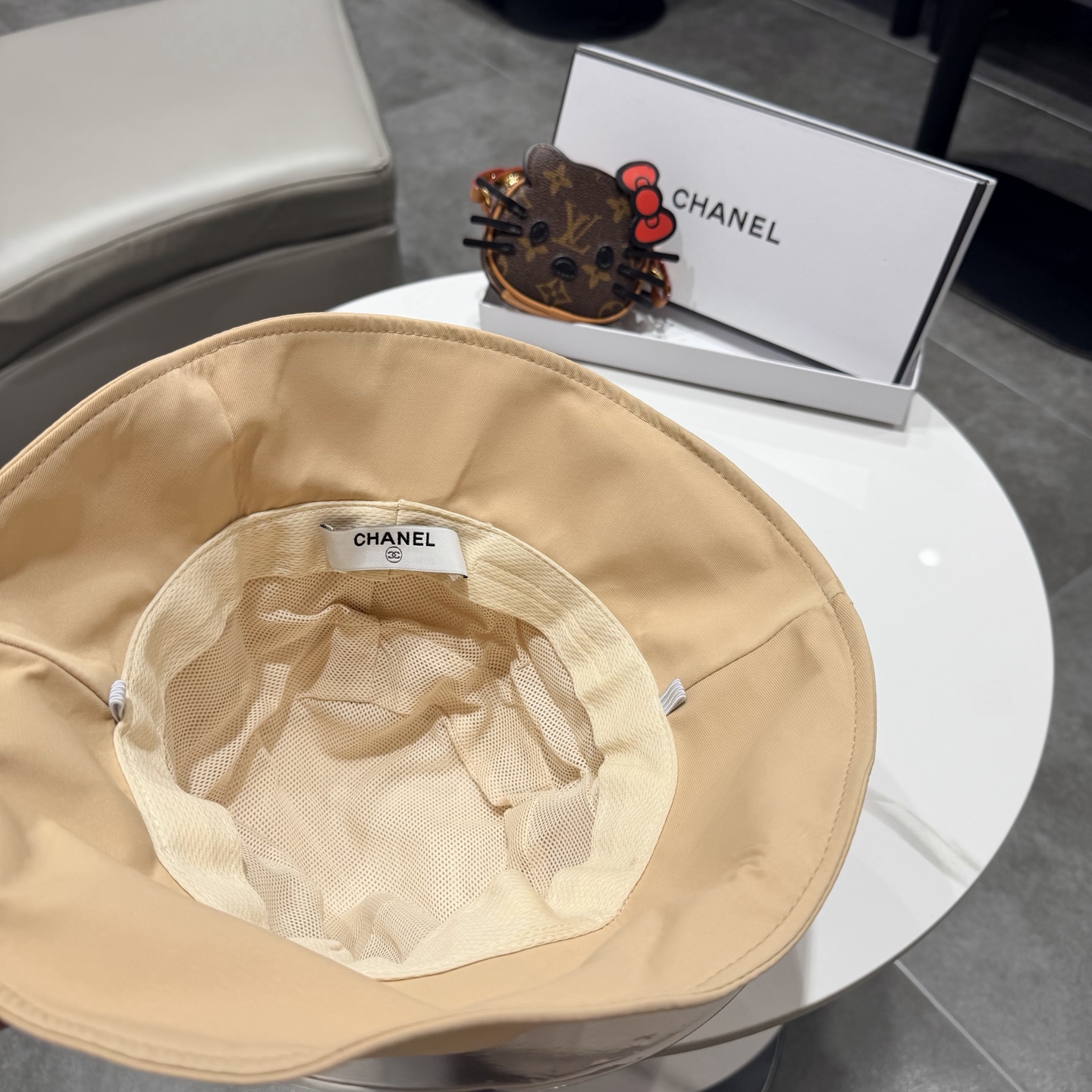 Chanel香奈儿新款遮阳渔夫帽，加强紫外线！