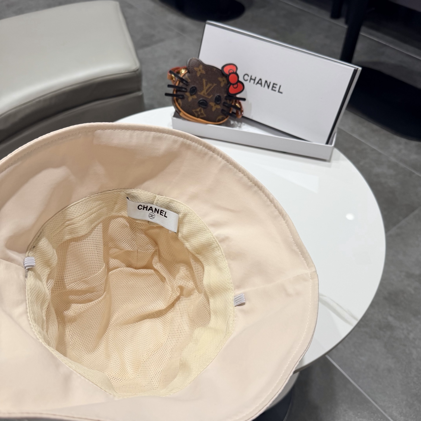 Chanel香奈儿新款遮阳渔夫帽，加强紫外线！