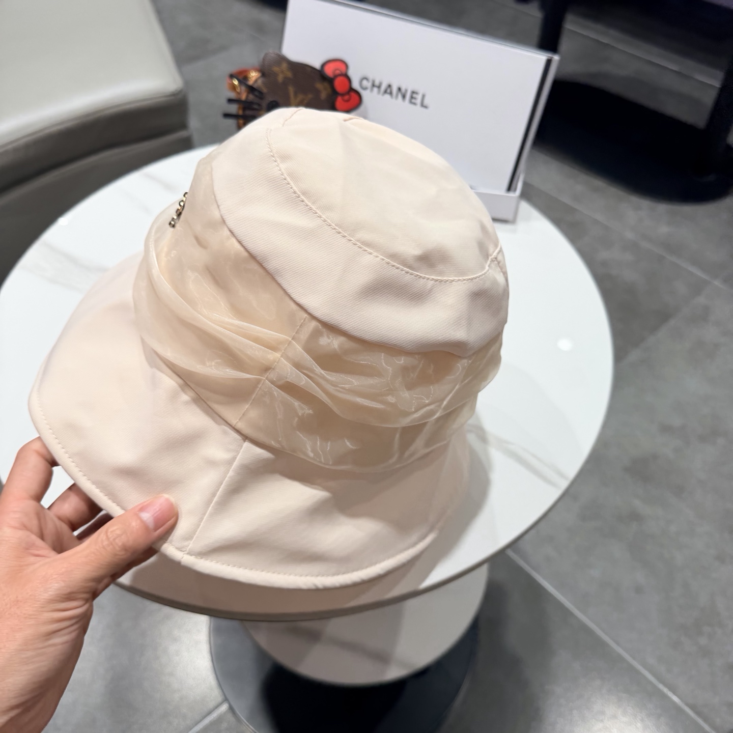 Chanel香奈儿新款遮阳渔夫帽，加强紫外线！