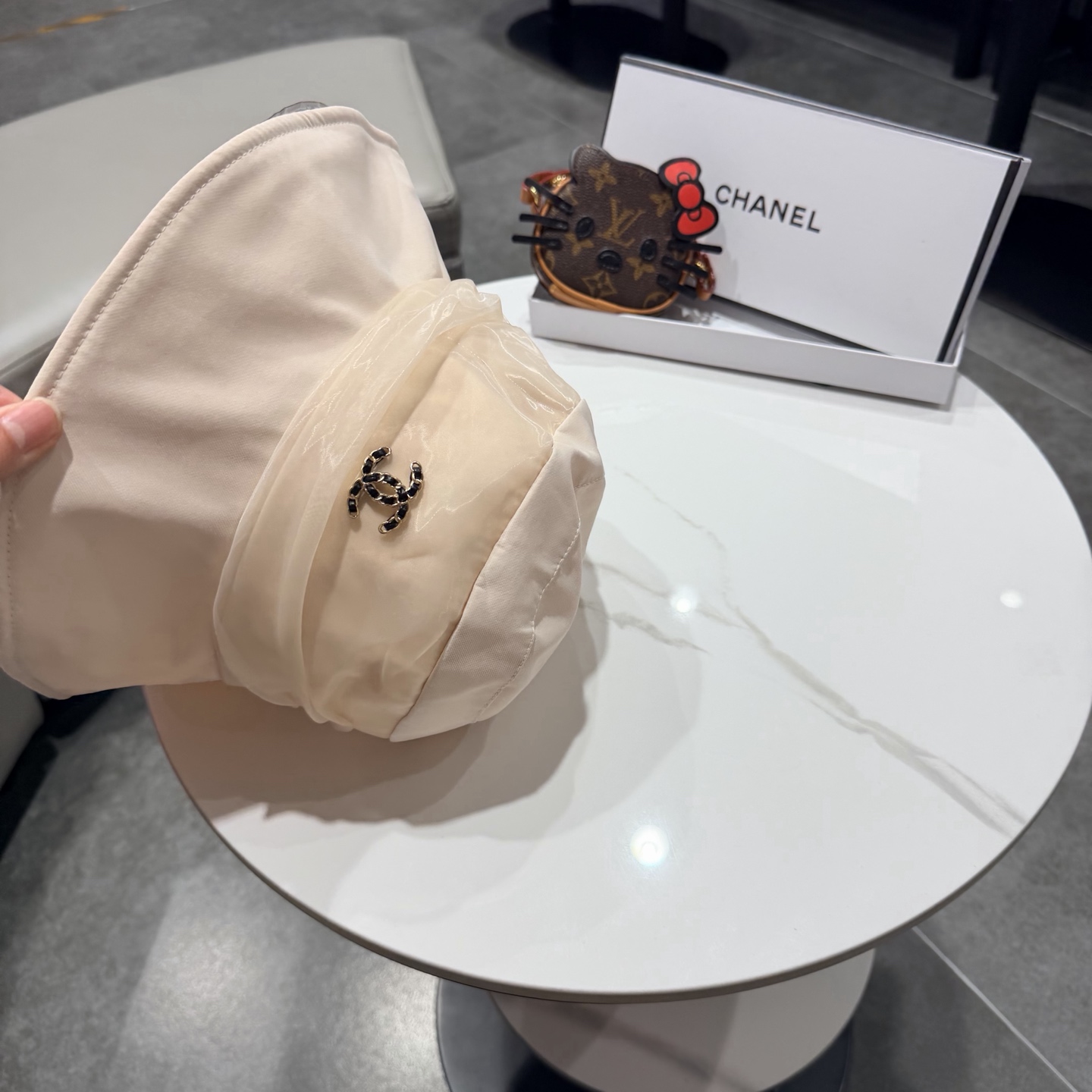 Chanel香奈儿新款遮阳渔夫帽，加强紫外线！