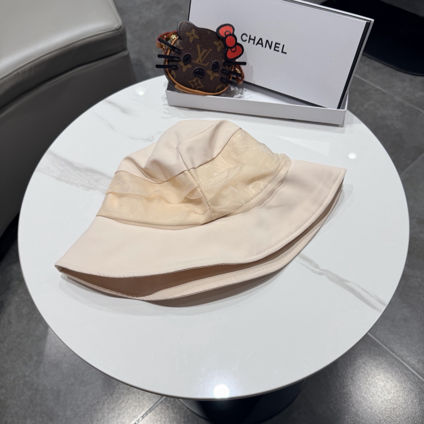 Chanel香奈儿新款遮阳渔夫帽，加强紫外线！