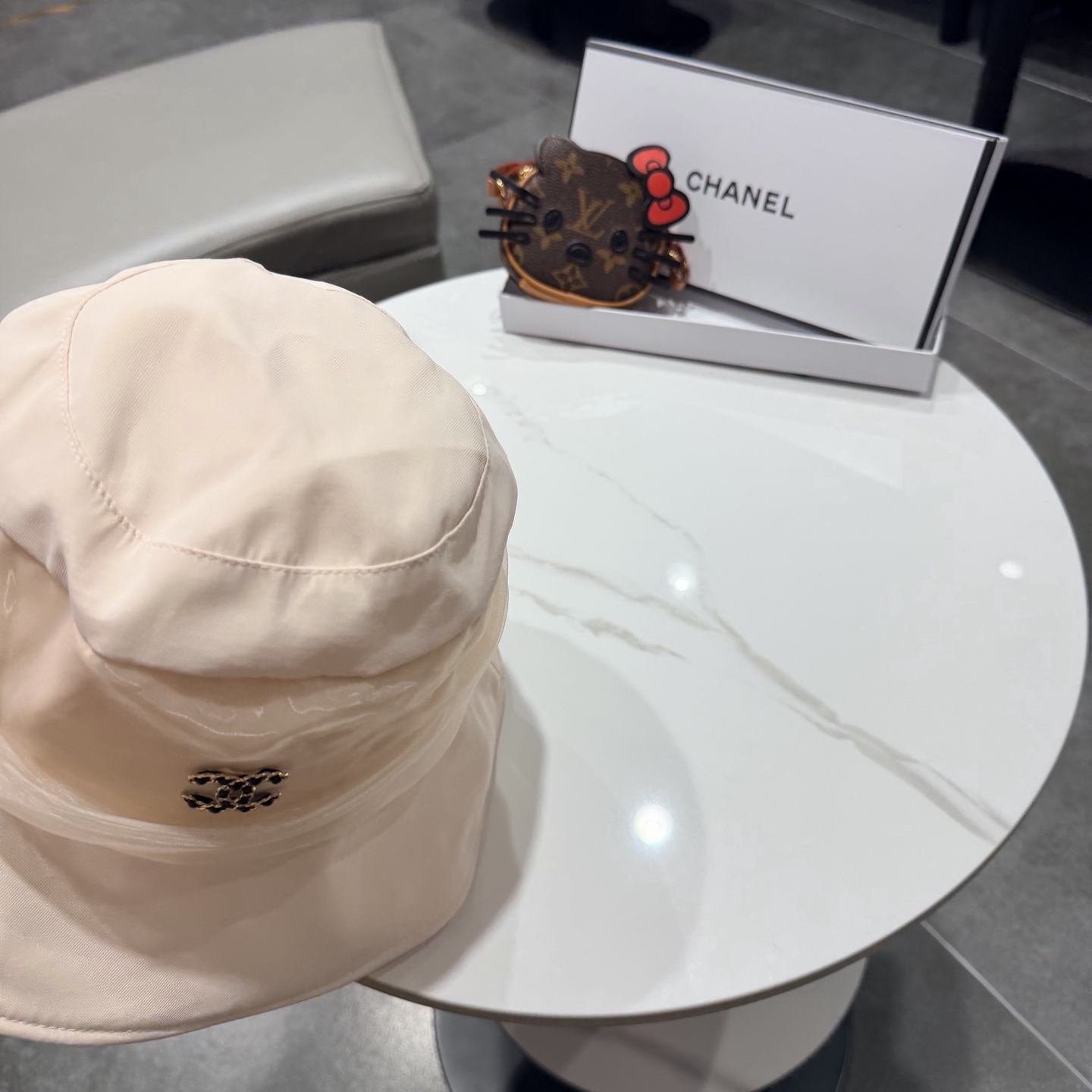 Chanel香奈儿新款遮阳渔夫帽，加强紫外线！