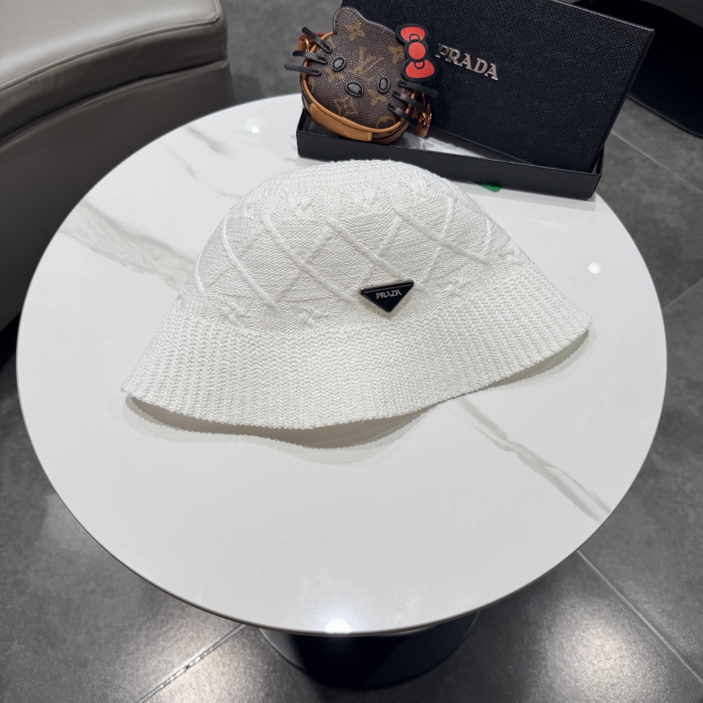 NO:755795,prada Prada 2026 new hat women's knitted fisherman hat summer sun protection sun hat solid color simple bucket hat hat straw hat fisherman hat baseball cap, hat, prada, prada, espadrilles, hats19860909prada普拉达2026新款帽子女针织渔夫帽夏季遮阳防晒遮太阳帽纯色简约水桶帽子 帽子草帽渔夫帽棒球帽,帽子,prada,prada,espadrilles,hats,hat