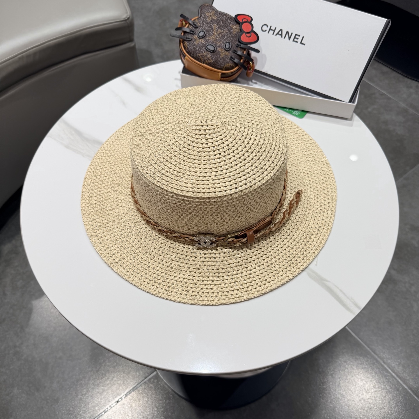 NO:755780,Chanel's new ladylike flat-top straw hat is versatile in summer!  hat straw hat bucket hat baseball cap, hat, chanel, chanel, espadrilles, hats19860909Chanel香奈儿新款名媛风平顶草帽,夏季百搭！帽子草帽渔夫帽棒球帽,帽子,chanel,chanel,espadrilles,hats,hat