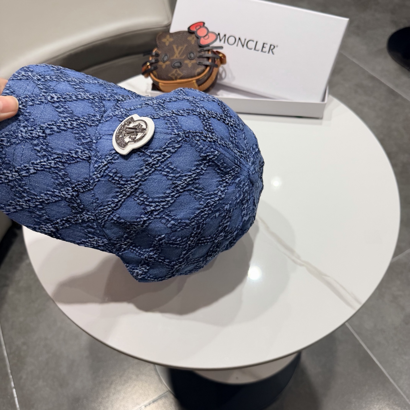 盟可睐 moncler 蒙口*美式复古刺绣棒球帽高版本专柜款，字母精细~帽子本身很有型 疯狂打call炒