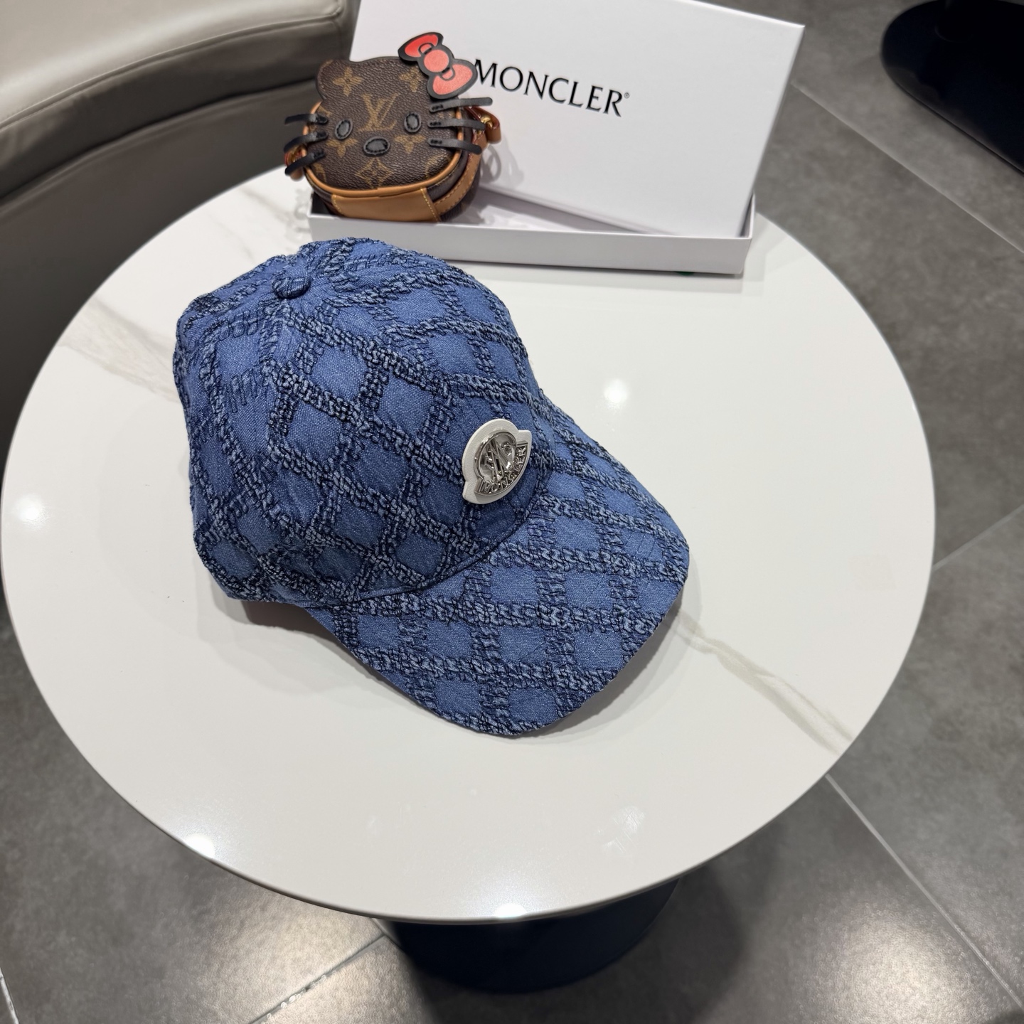 盟可睐 moncler 蒙口*美式复古刺绣棒球帽高版本专柜款，字母精细~帽子本身很有型 疯狂打call炒