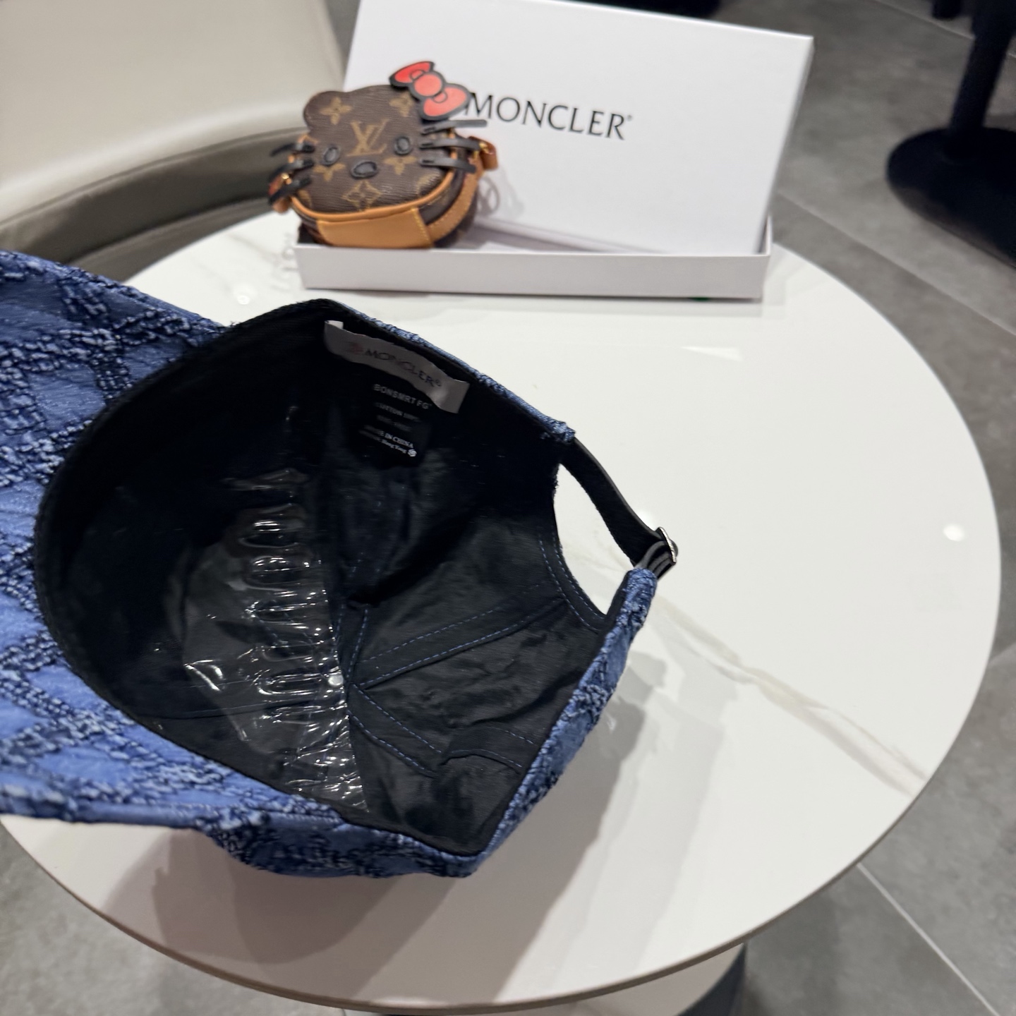 盟可睐 moncler 蒙口*美式复古刺绣棒球帽高版本专柜款，字母精细~帽子本身很有型 疯狂打call炒