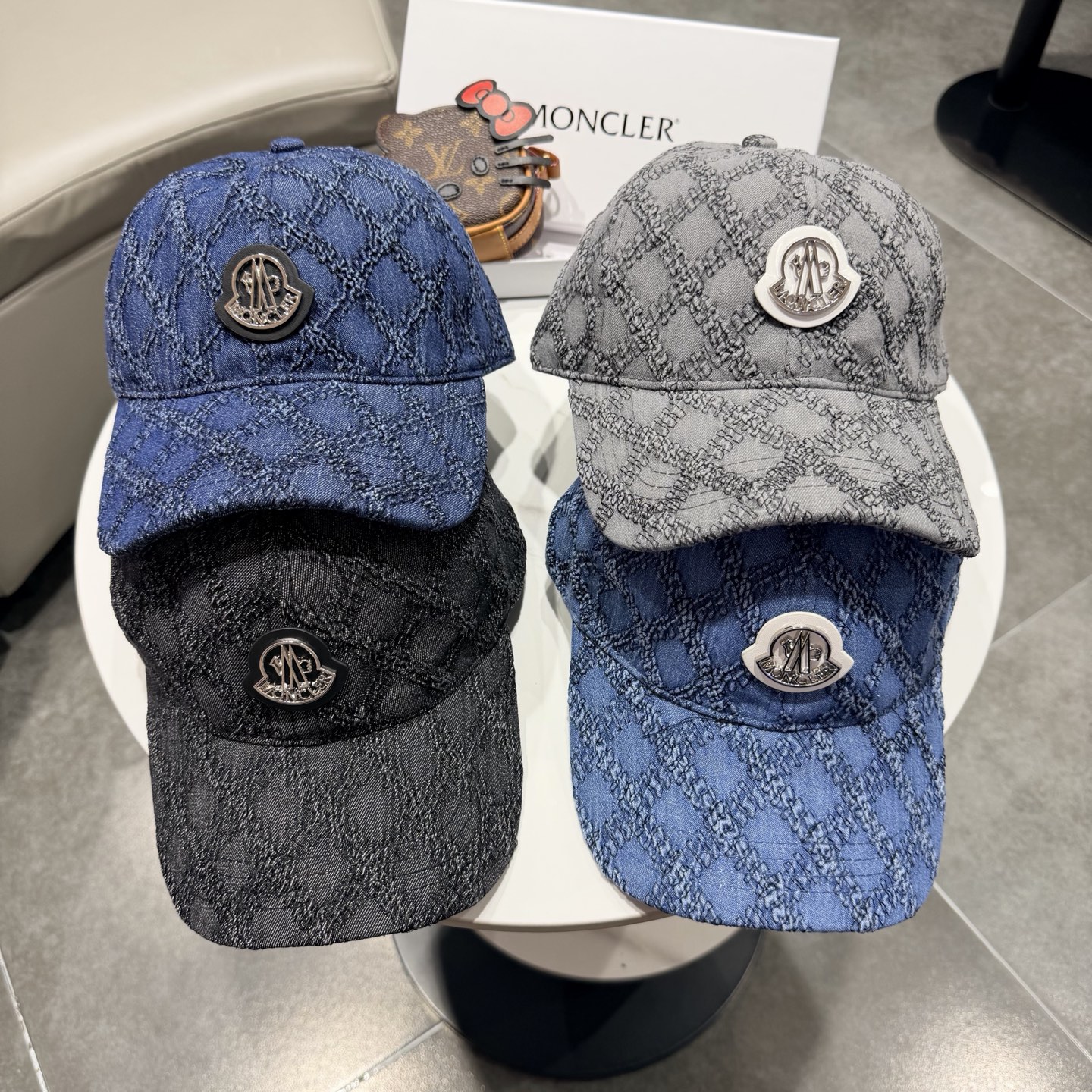 盟可睐 moncler 蒙口*美式复古刺绣棒球帽高版本专柜款，字母精细~帽子本身很有型 疯狂打call炒