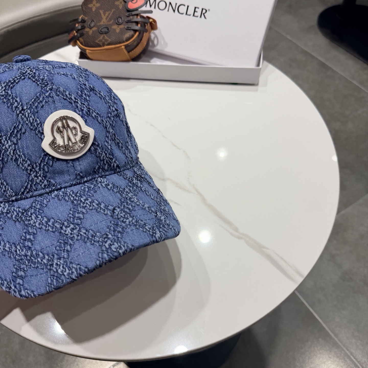 盟可睐 moncler 蒙口*美式复古刺绣棒球帽高版本专柜款，字母精细~帽子本身很有型 疯狂打call炒