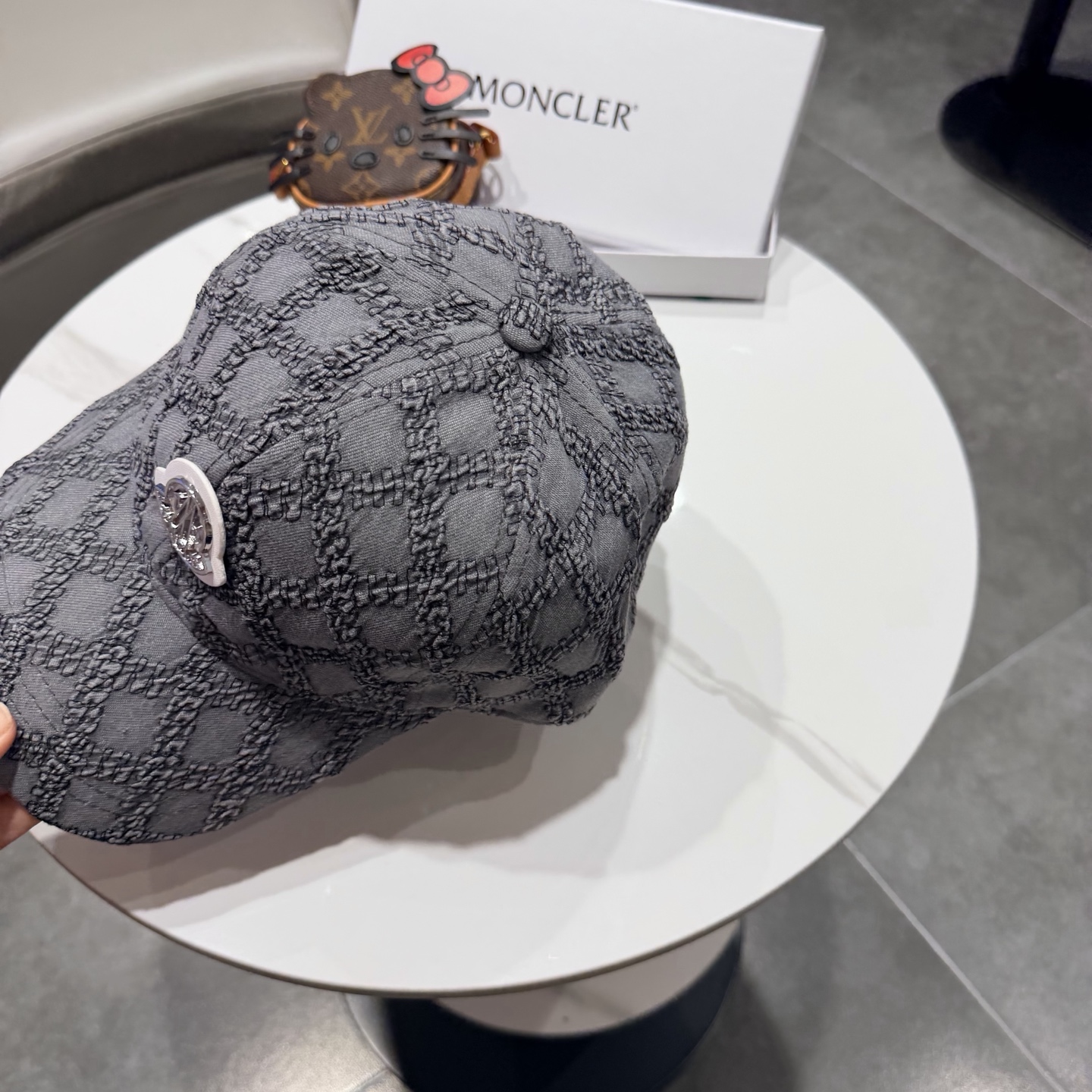 盟可睐 moncler 蒙口*美式复古刺绣棒球帽高版本专柜款，字母精细~帽子本身很有型 疯狂打call炒