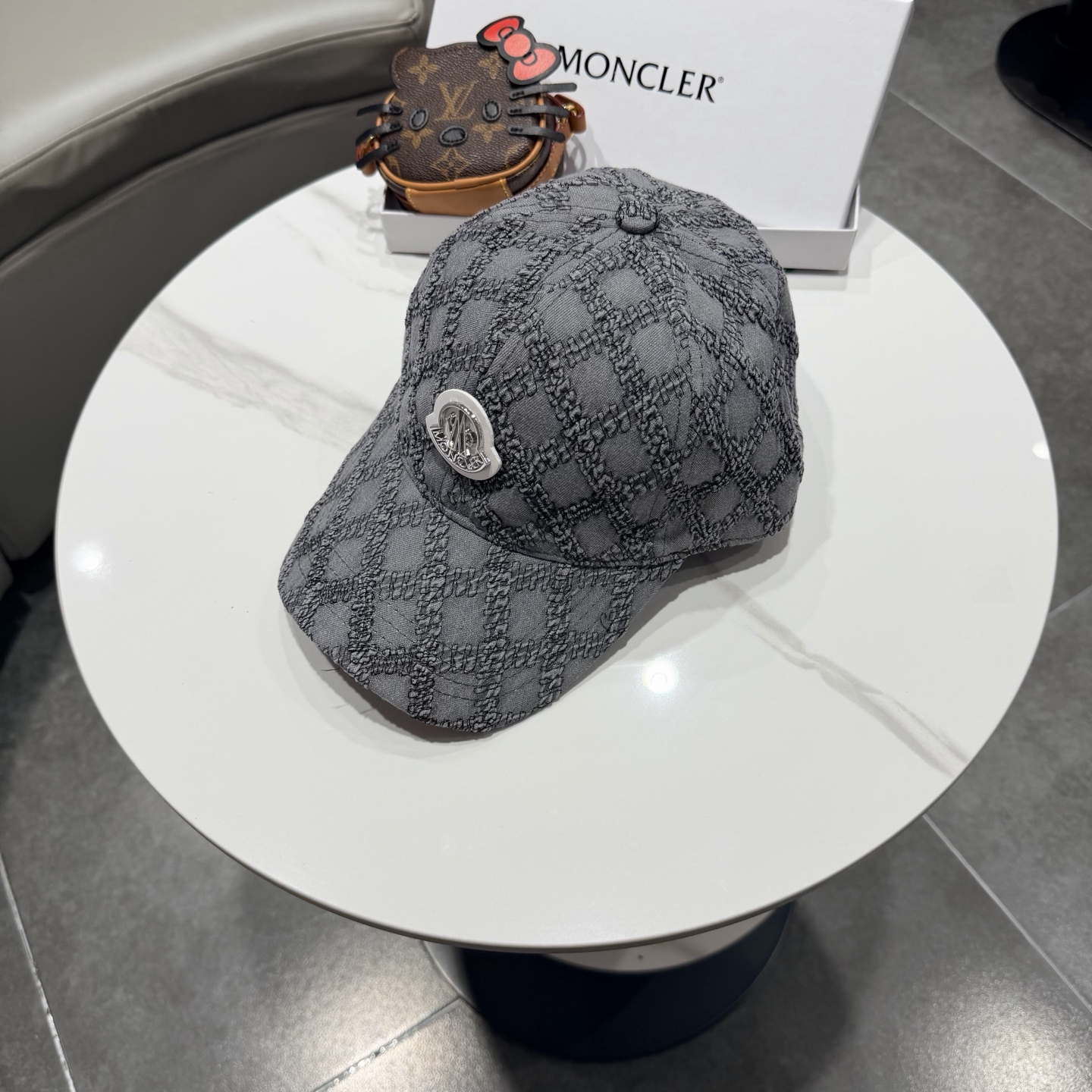盟可睐 moncler 蒙口*美式复古刺绣棒球帽高版本专柜款，字母精细~帽子本身很有型 疯狂打call炒