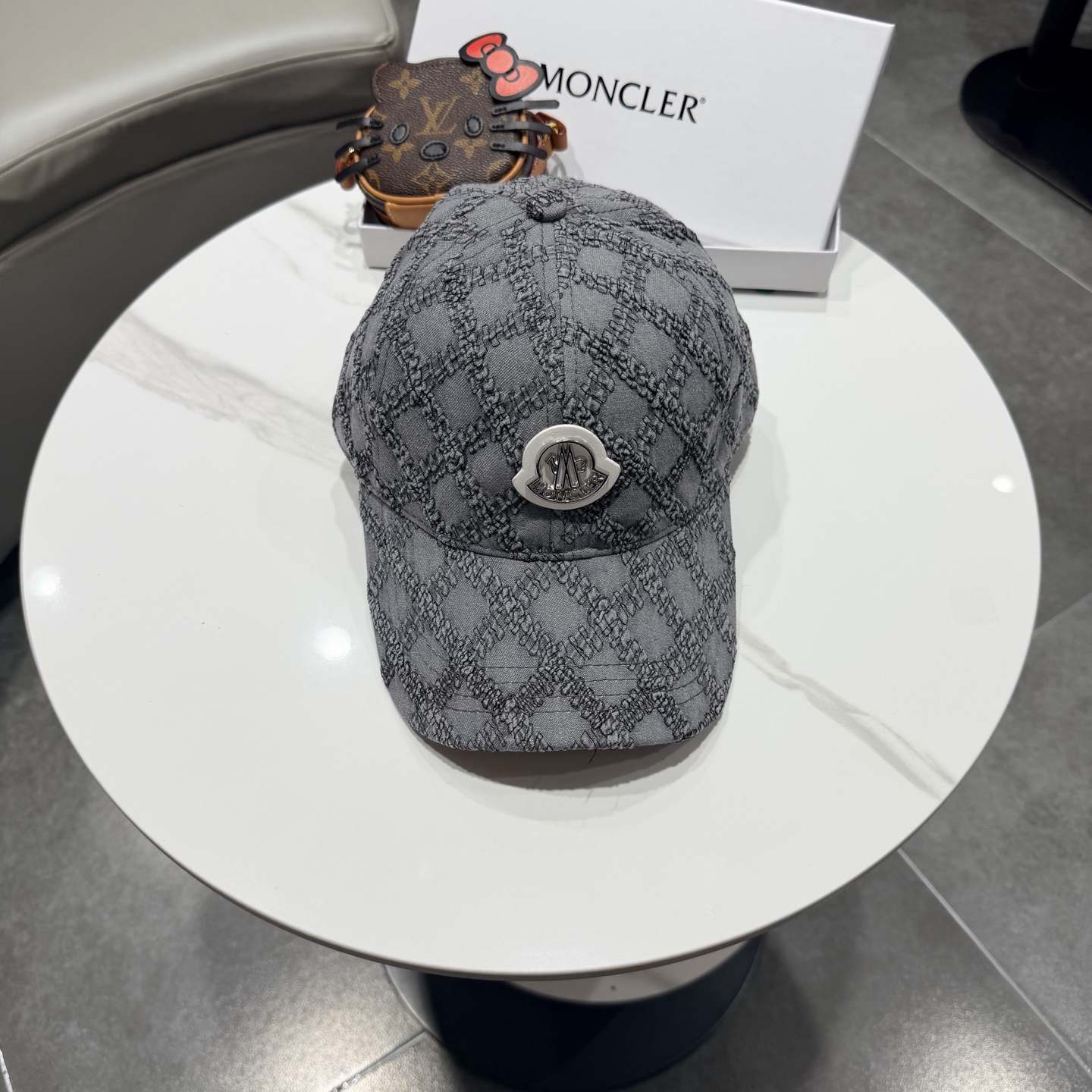 盟可睐 moncler 蒙口*美式复古刺绣棒球帽高版本专柜款，字母精细~帽子本身很有型 疯狂打call炒