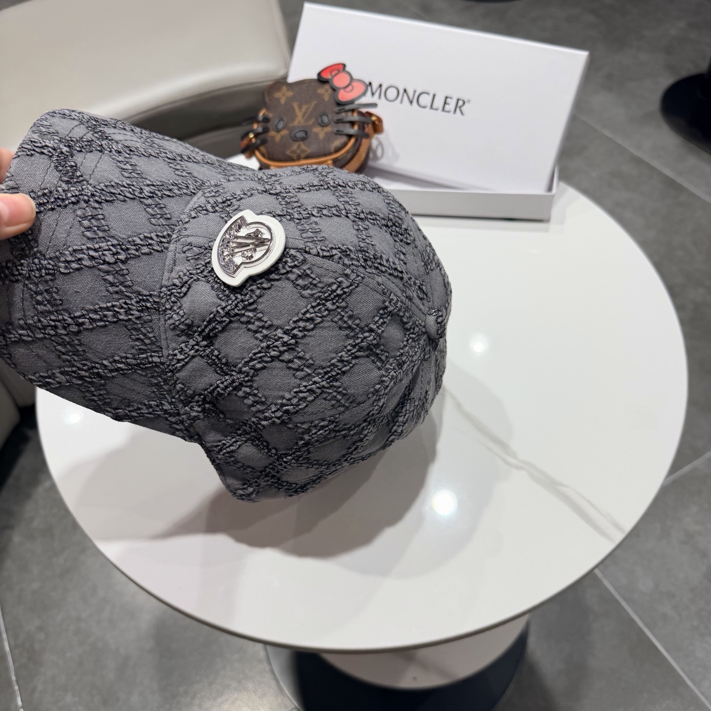 盟可睐 moncler 蒙口*美式复古刺绣棒球帽高版本专柜款，字母精细~帽子本身很有型 疯狂打call炒