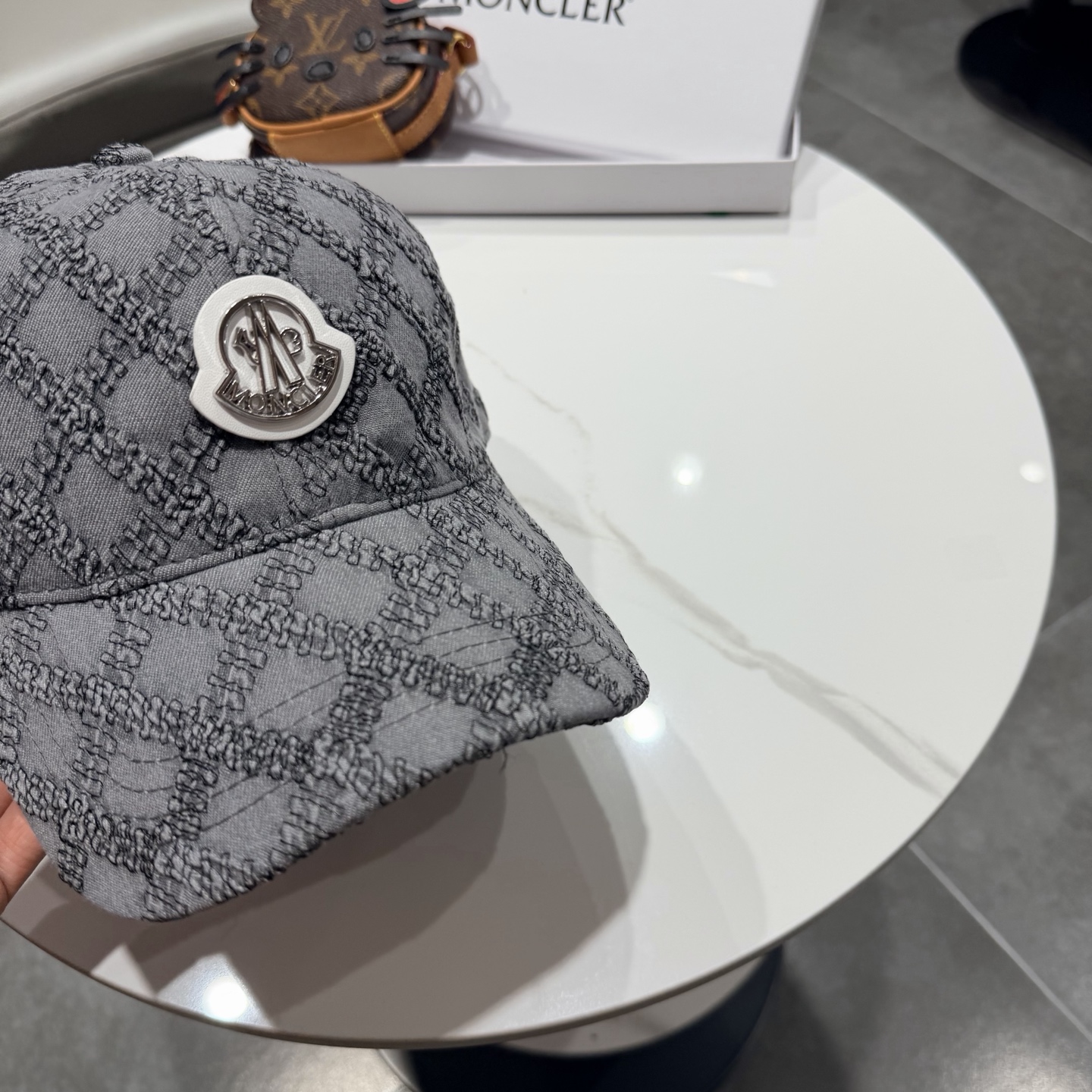 盟可睐 moncler 蒙口*美式复古刺绣棒球帽高版本专柜款，字母精细~帽子本身很有型 疯狂打call炒