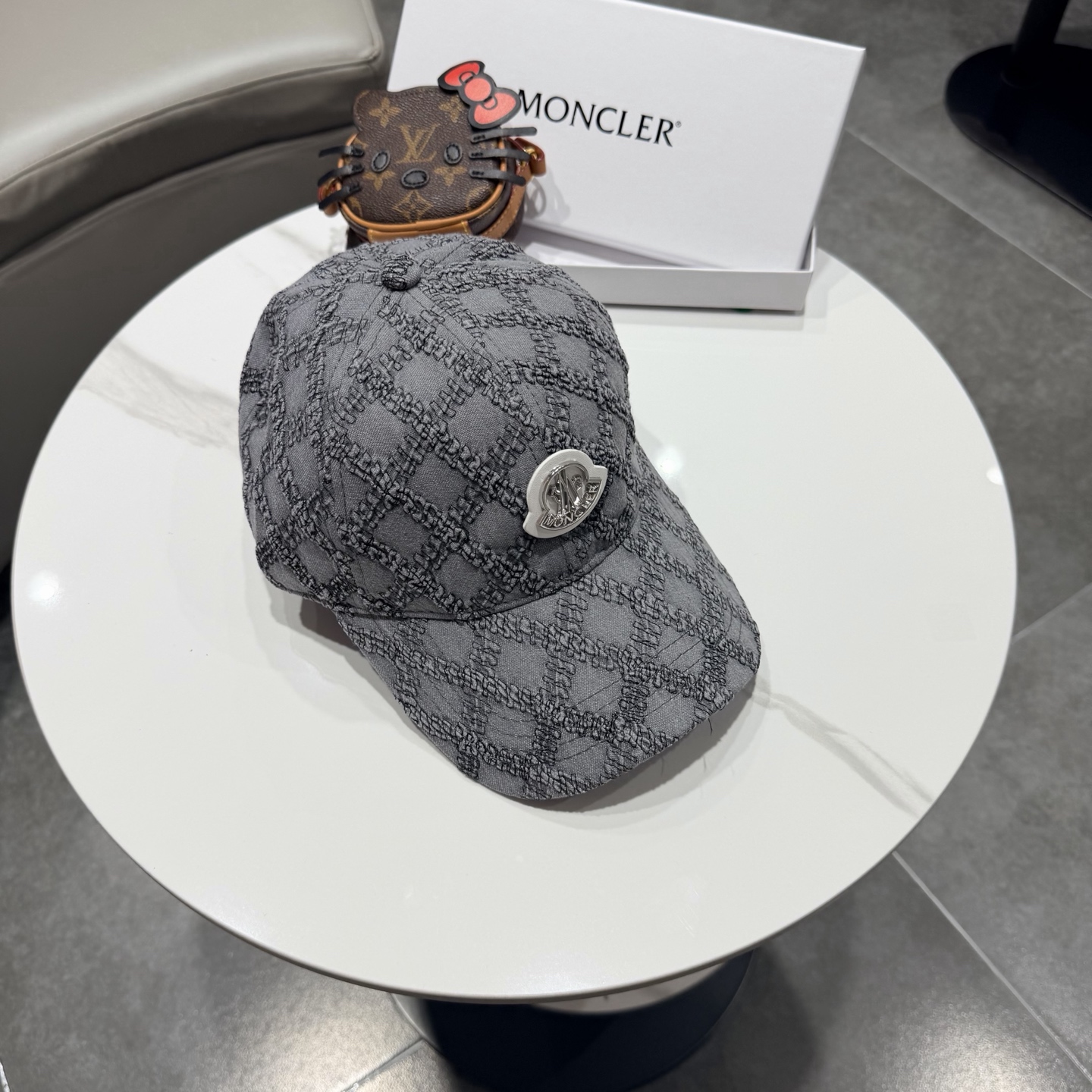 盟可睐 moncler 蒙口*美式复古刺绣棒球帽高版本专柜款，字母精细~帽子本身很有型 疯狂打call炒