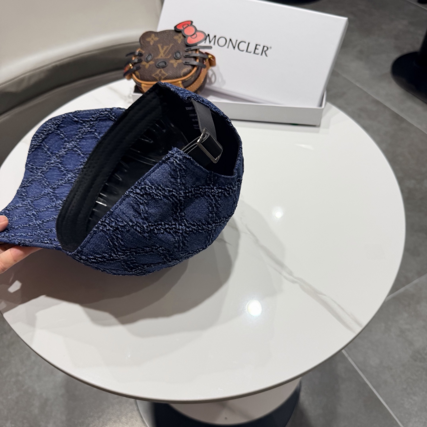 盟可睐 moncler 蒙口*美式复古刺绣棒球帽高版本专柜款，字母精细~帽子本身很有型 疯狂打call炒