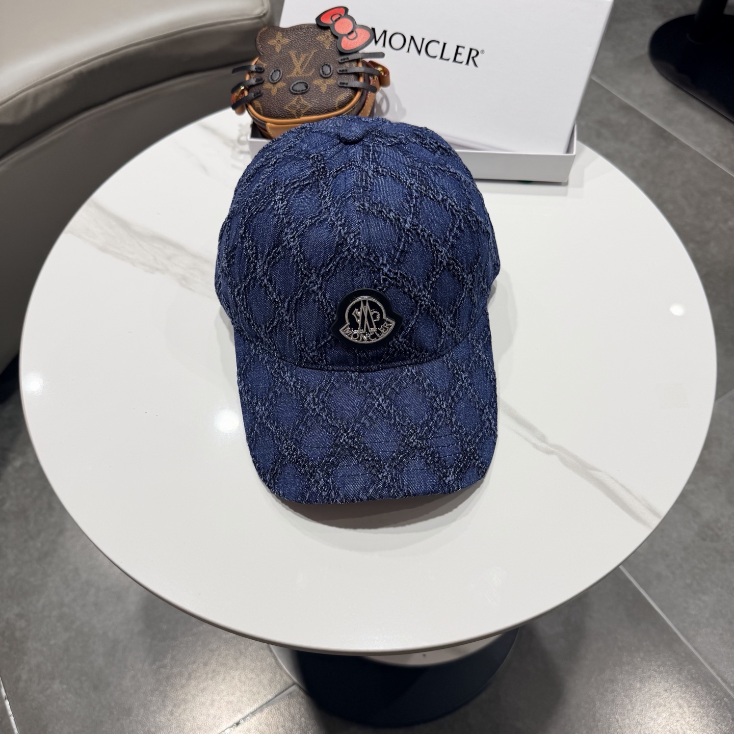 盟可睐 moncler 蒙口*美式复古刺绣棒球帽高版本专柜款，字母精细~帽子本身很有型 疯狂打call炒