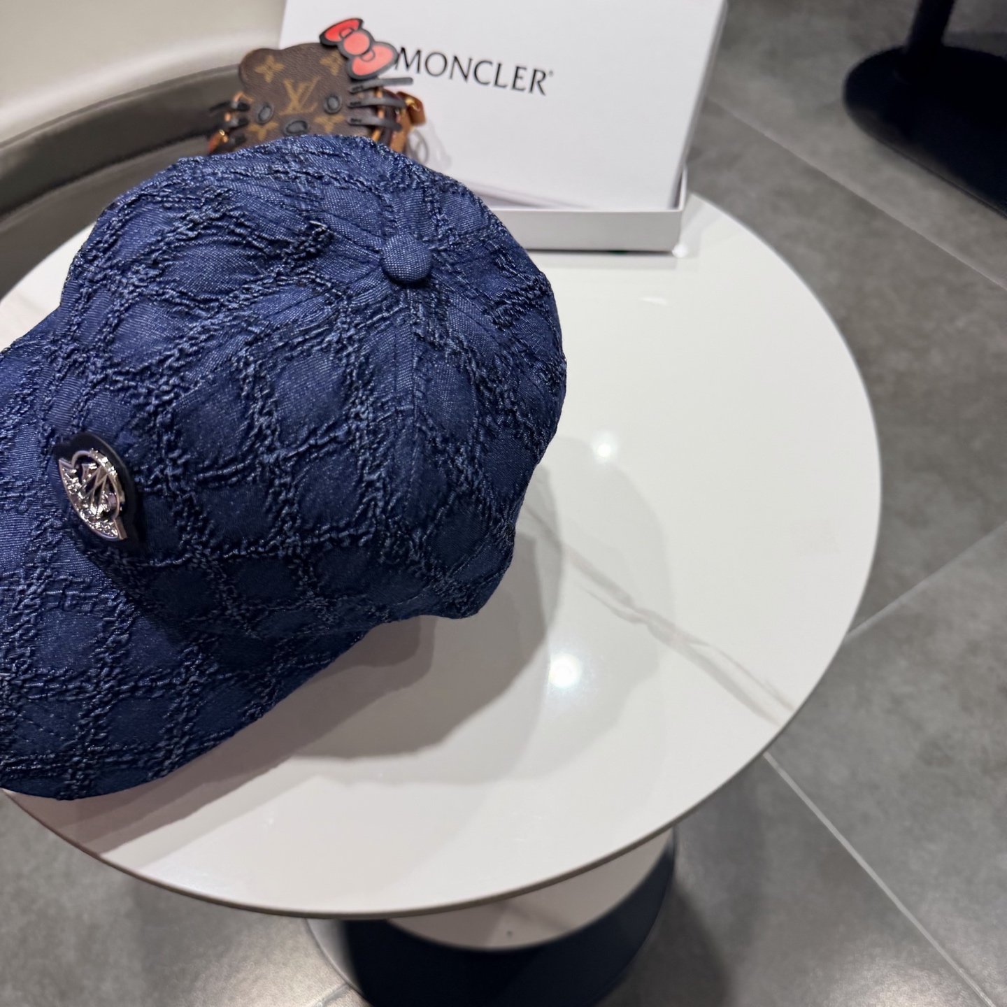 盟可睐 moncler 蒙口*美式复古刺绣棒球帽高版本专柜款，字母精细~帽子本身很有型 疯狂打call炒