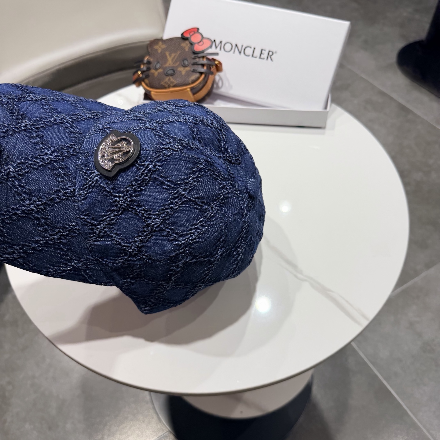 盟可睐 moncler 蒙口*美式复古刺绣棒球帽高版本专柜款，字母精细~帽子本身很有型 疯狂打call炒