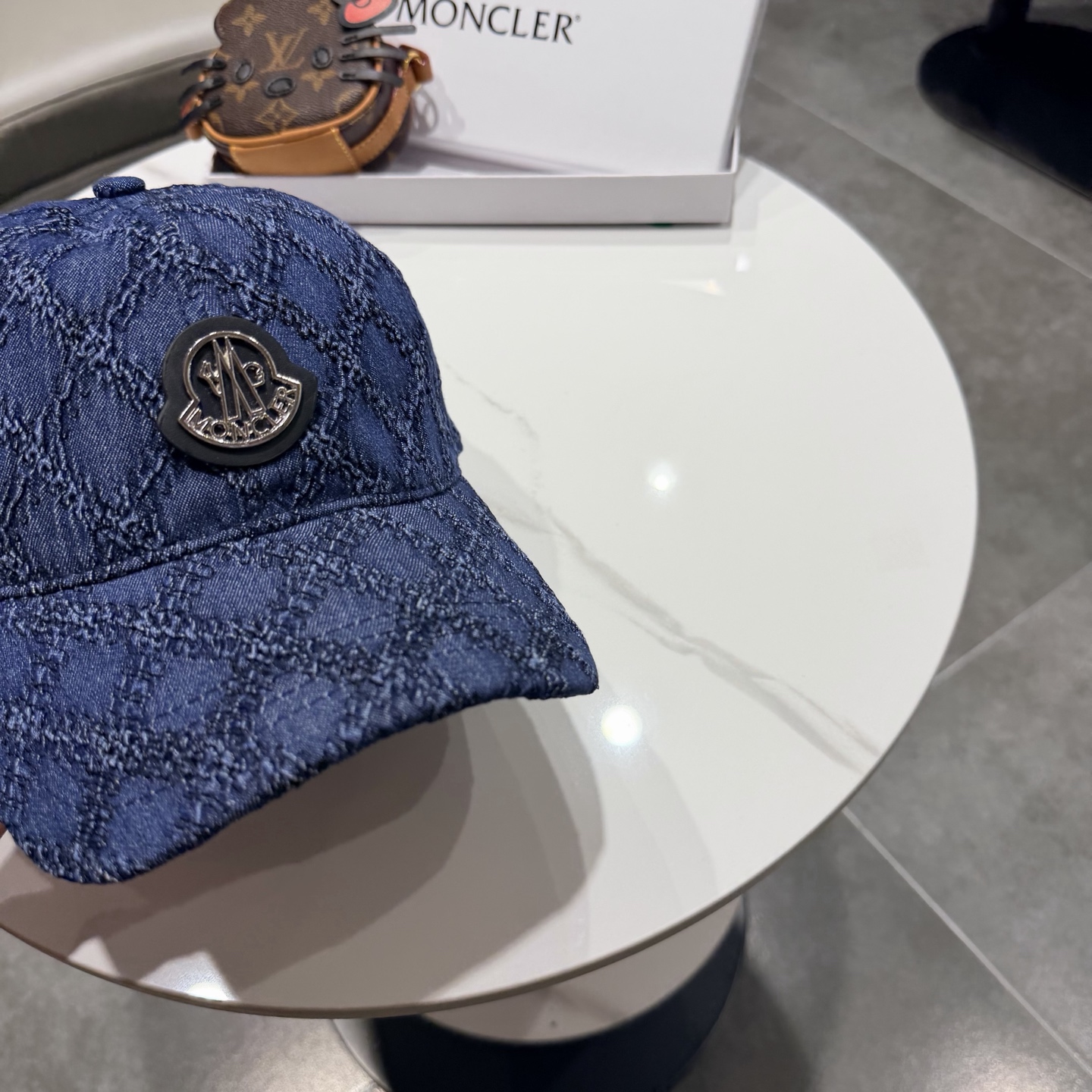 盟可睐 moncler 蒙口*美式复古刺绣棒球帽高版本专柜款，字母精细~帽子本身很有型 疯狂打call炒