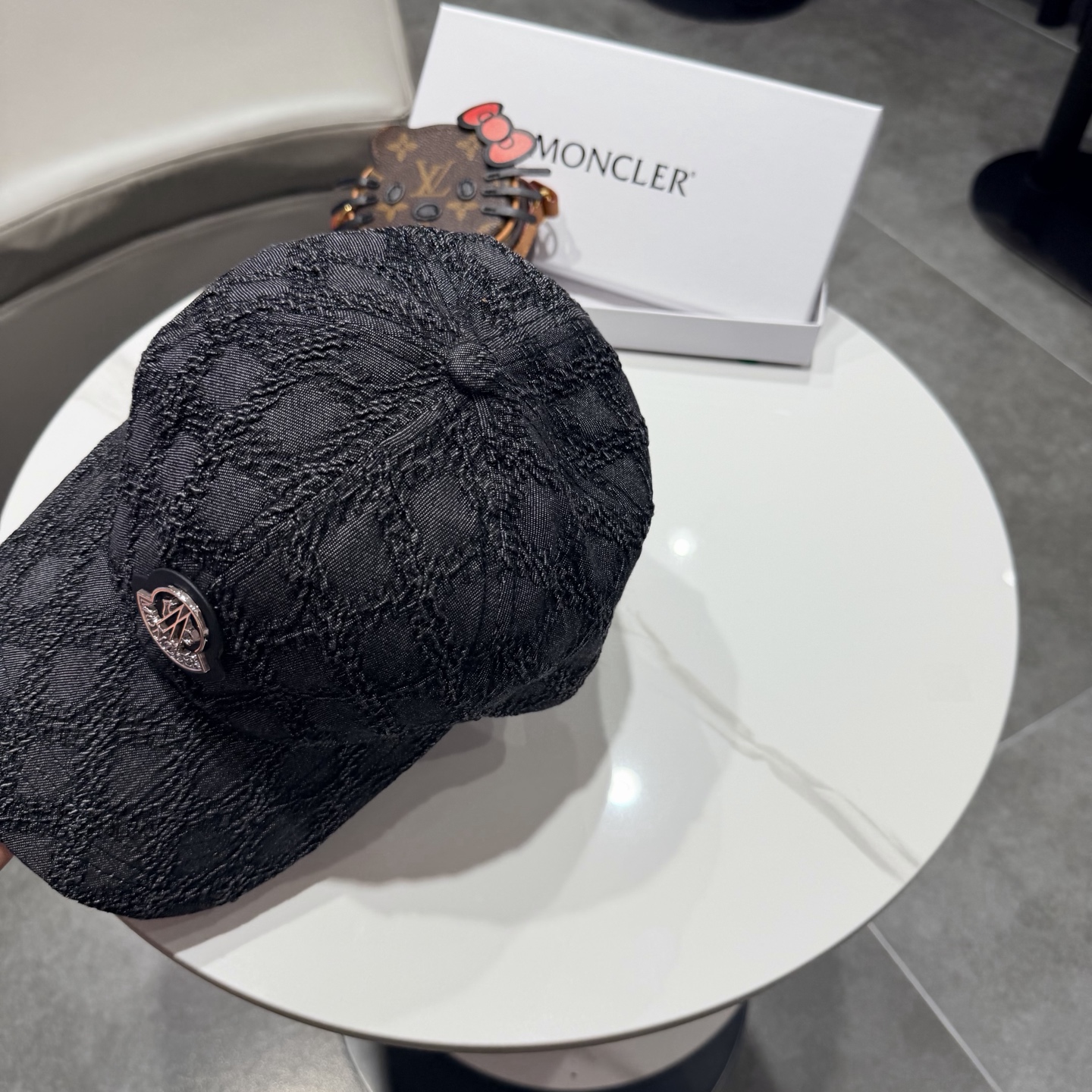 盟可睐 moncler 蒙口*美式复古刺绣棒球帽高版本专柜款，字母精细~帽子本身很有型 疯狂打call炒