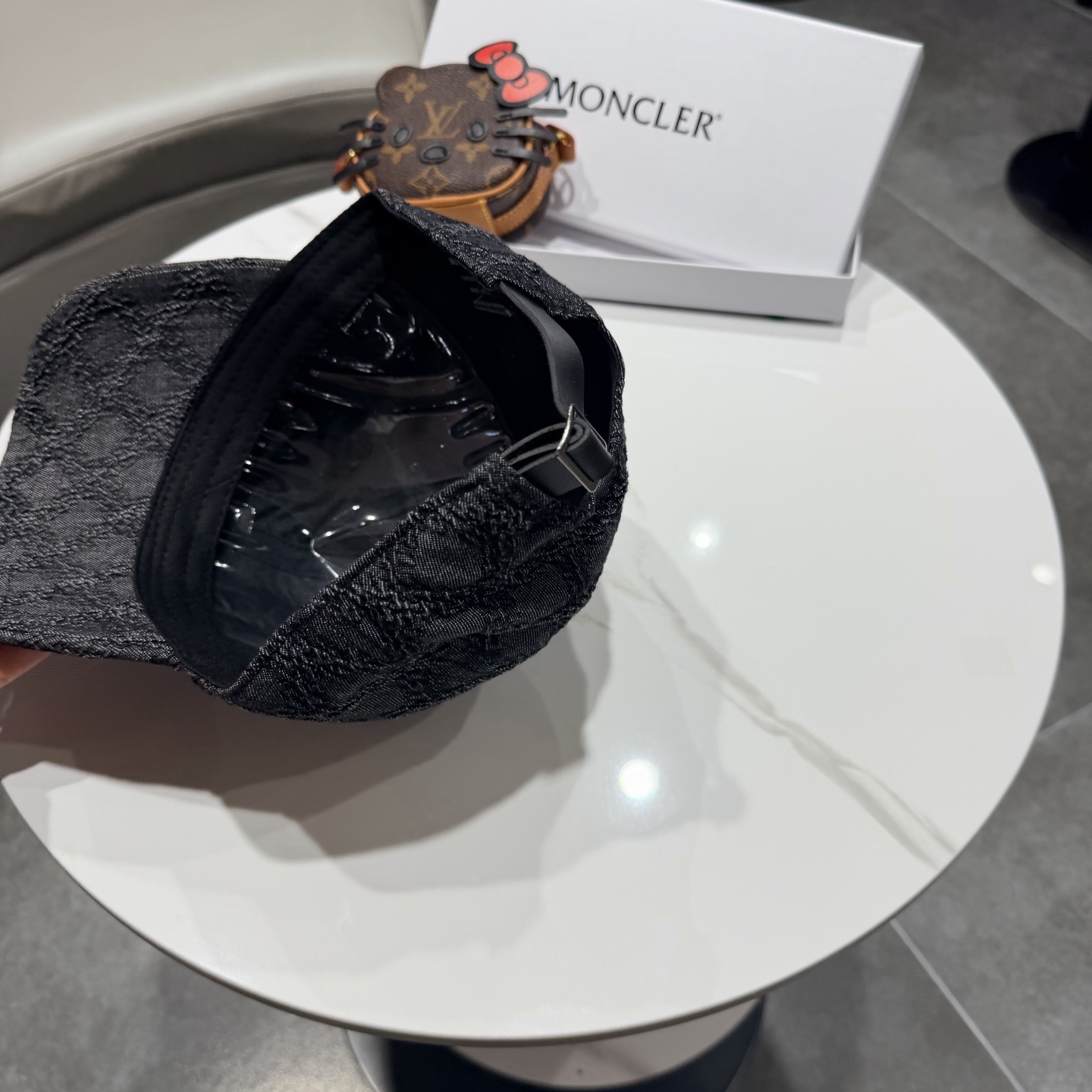 盟可睐 moncler 蒙口*美式复古刺绣棒球帽高版本专柜款，字母精细~帽子本身很有型 疯狂打call炒