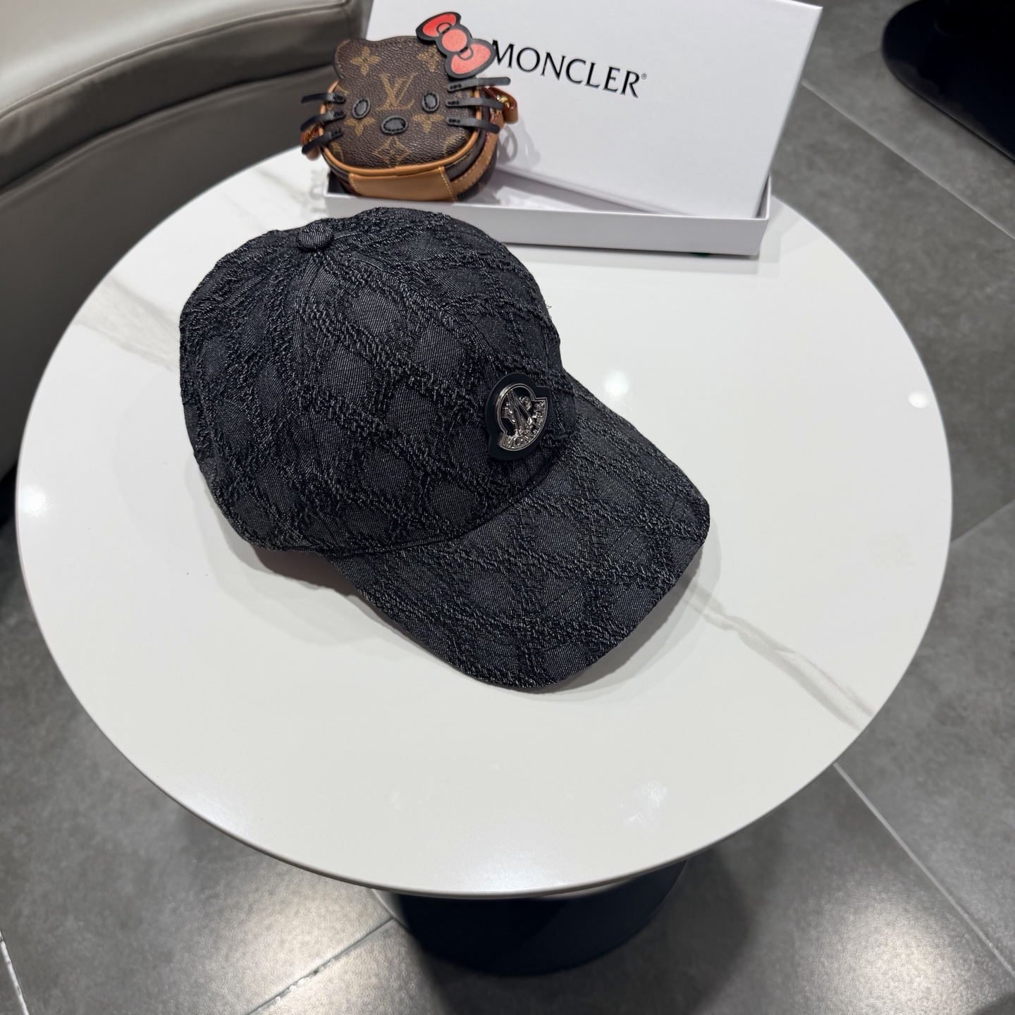盟可睐 moncler 蒙口*美式复古刺绣棒球帽高版本专柜款，字母精细~帽子本身很有型 疯狂打call炒