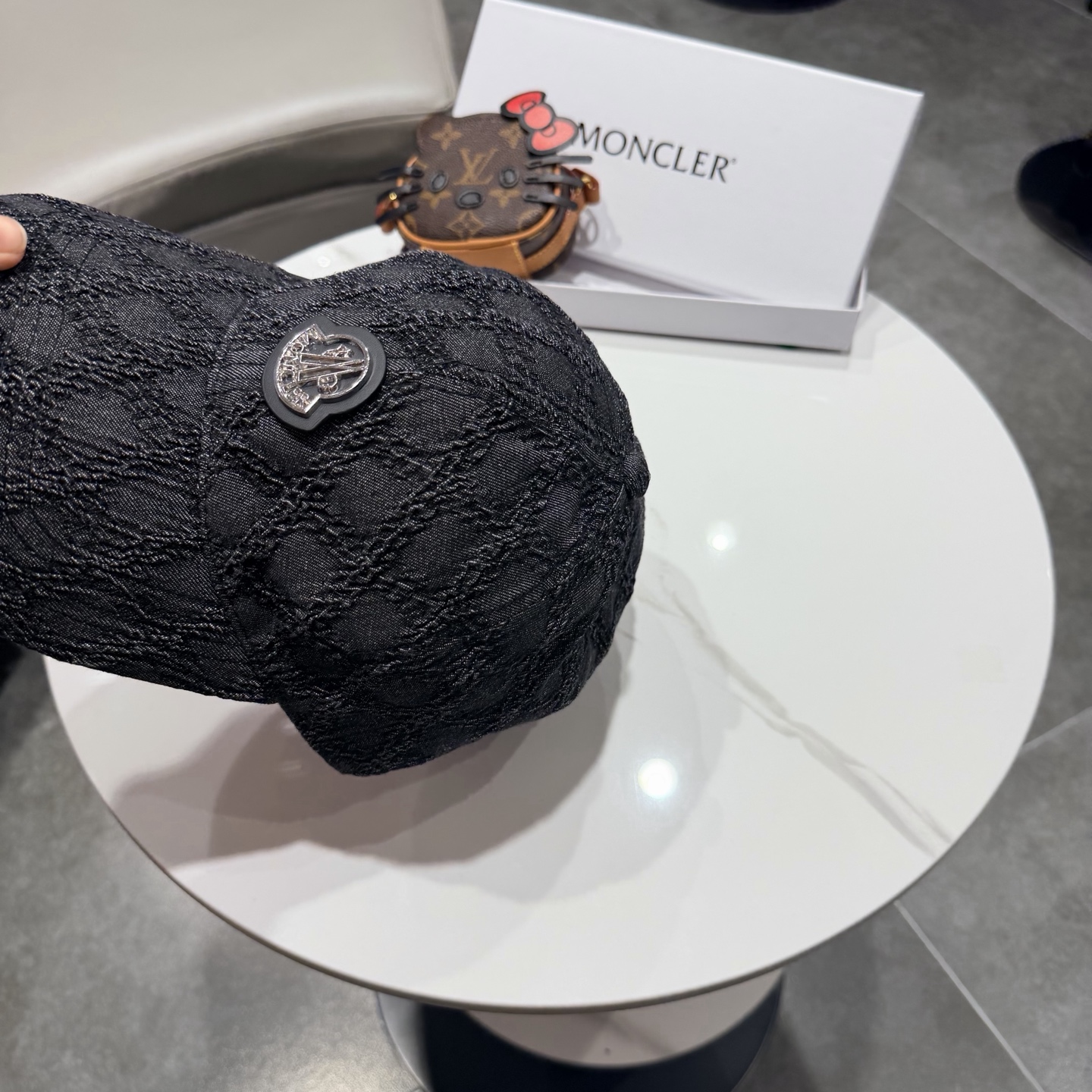 盟可睐 moncler 蒙口*美式复古刺绣棒球帽高版本专柜款，字母精细~帽子本身很有型 疯狂打call炒