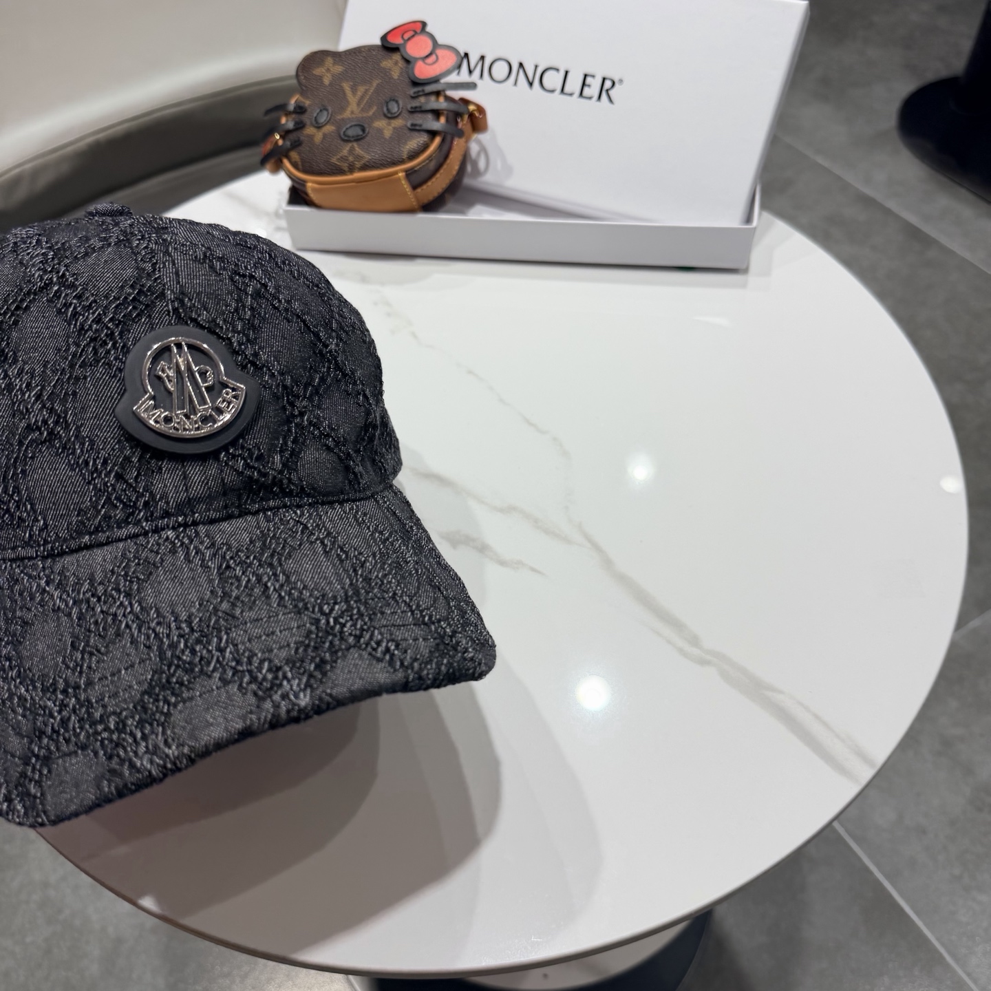 盟可睐 moncler 蒙口*美式复古刺绣棒球帽高版本专柜款，字母精细~帽子本身很有型 疯狂打call炒
