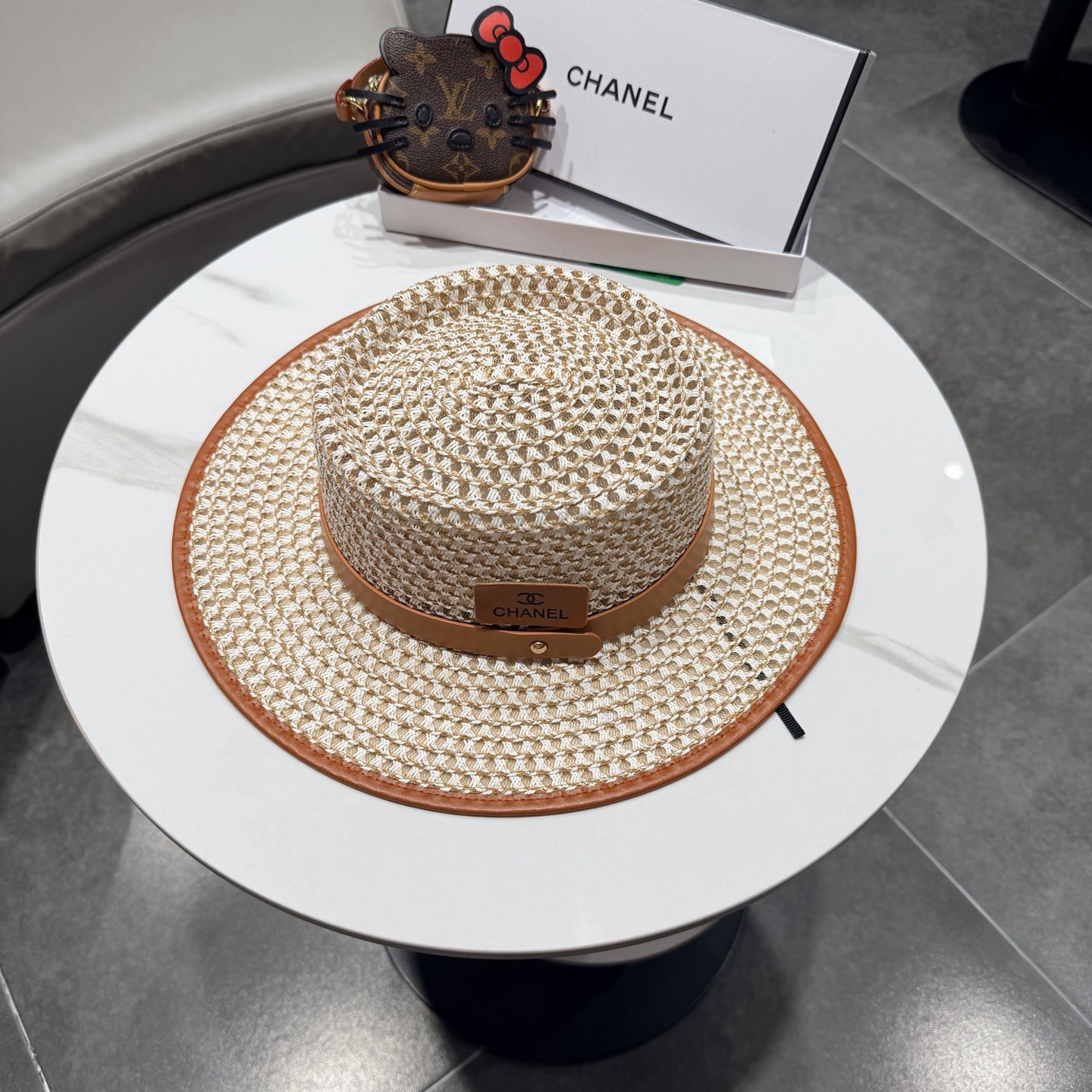 NO:755831,CHANEL Chanel 2026 new flat-top straw hat is the first choice for the seaside in summer ~ Made of new materials ~ perfect texture Hat straw hat fisherman hat baseball cap, hat, chanel, chanel, espadrilles, hats19860909CHANEL香奈儿 2026新款平顶草帽 夏天海边首选～ 新款材质编织而成～质感满分 帽子草帽渔夫帽棒球帽,帽子,chanel,chanel,espadrilles,hats,hat