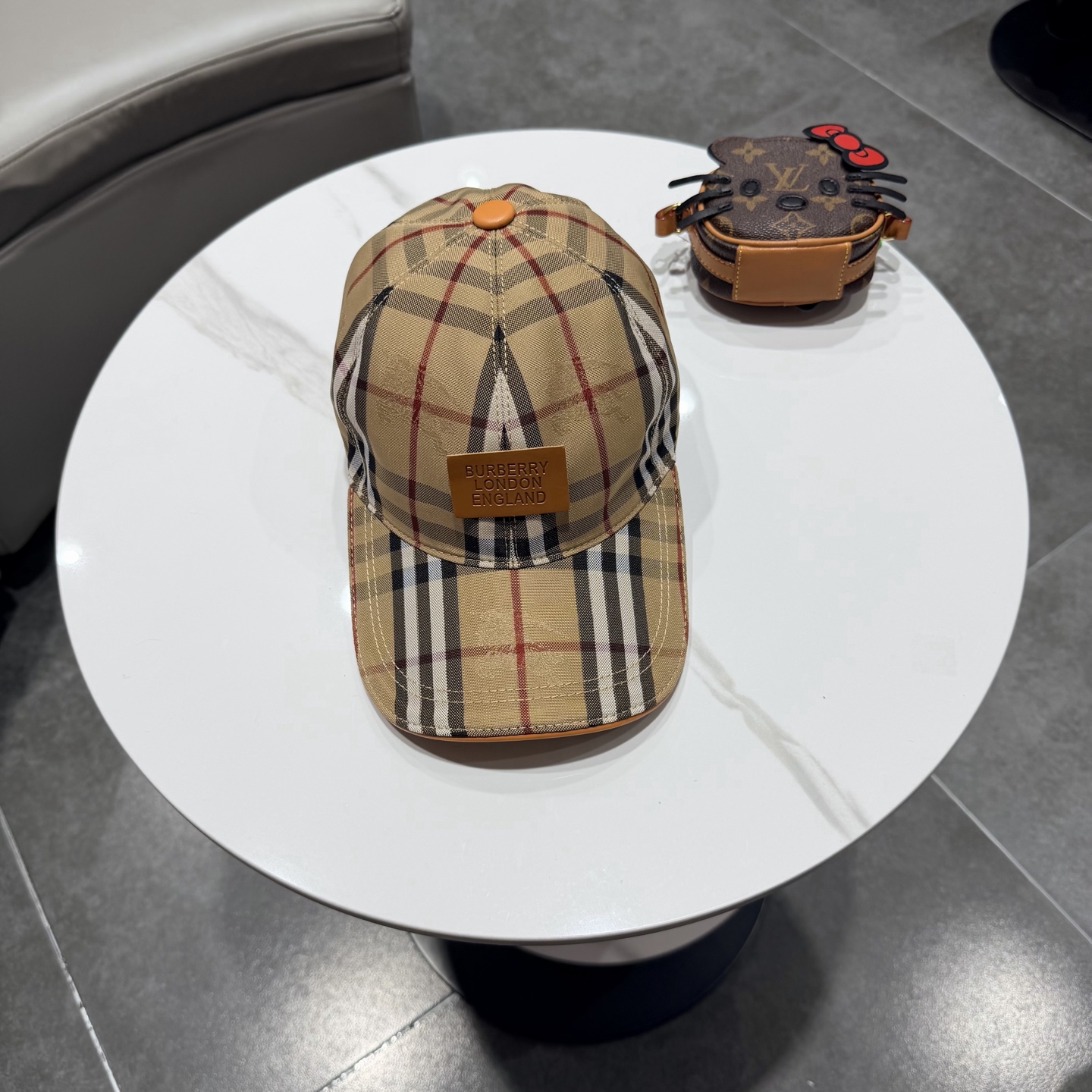 NO:755806,Burberry BURBERRY official website is online at the same time. Korean version of the new British style customized model 1:1 original quality. Unisex baseball cap. American craftsmanship. High quality quality hat. Straw hat, fisherman hat, baseball cap, hat, burberry, burberry, espadrilles, hats.19860909巴宝莉BURBERRY官网同步上线 韩版新款英伦风定制款1:1原单品质 男女通用棒球帽 美邦工艺 高版品质质量帽子草帽渔夫帽棒球帽,帽子,burberry,burberry,espadrilles,hats,hat