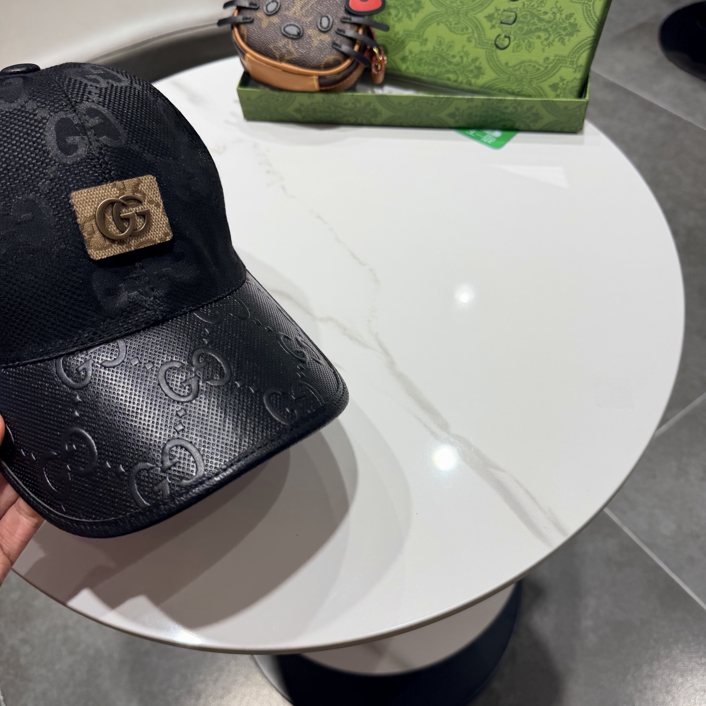 Gucci(古奇)经典原单棒球帽😍😍金丝logo。专柜1:1开模订制，最高版本，原版帆布料+头层牛皮，纯