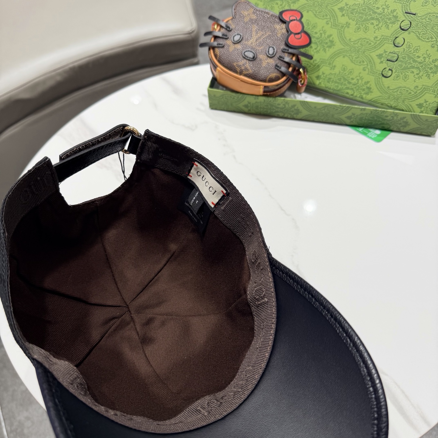 Gucci(古奇)经典原单棒球帽😍😍金丝logo。专柜1:1开模订制，最高版本，原版帆布料+头层牛皮，纯