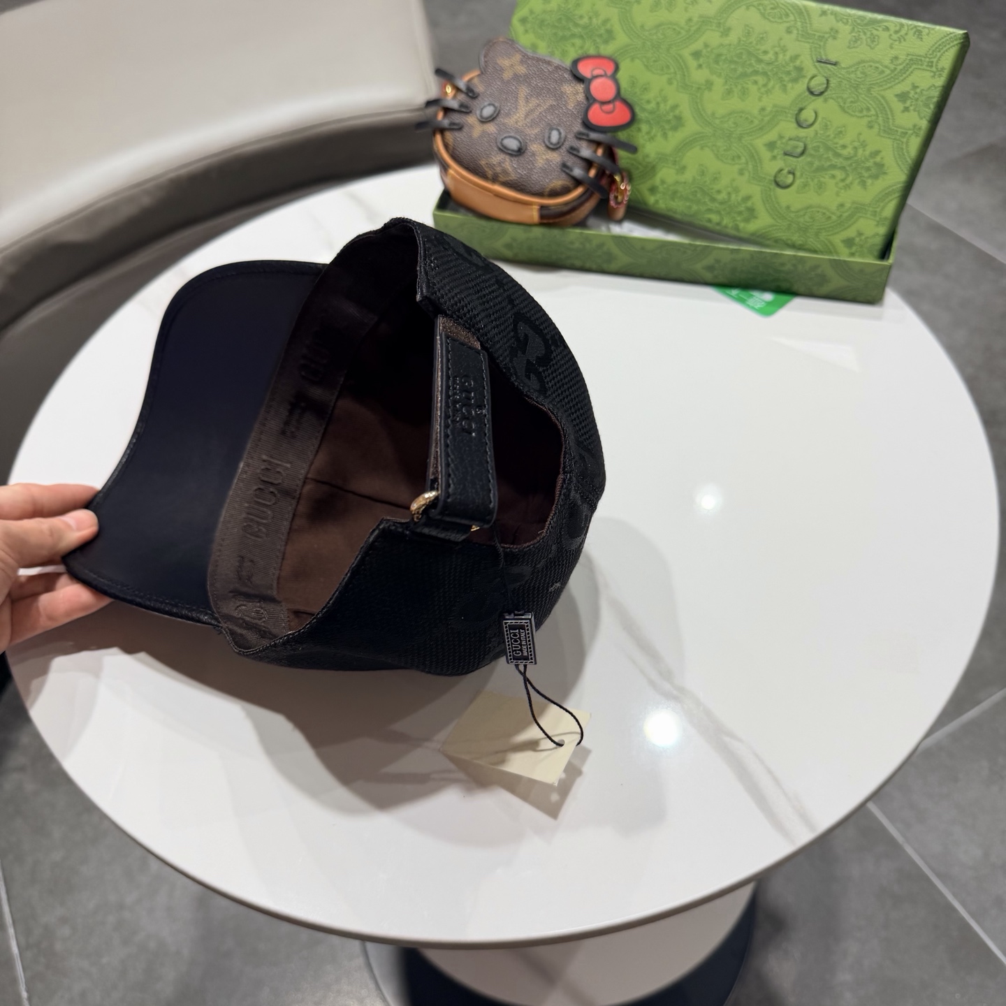 Gucci(古奇)经典原单棒球帽😍😍金丝logo。专柜1:1开模订制，最高版本，原版帆布料+头层牛皮，纯