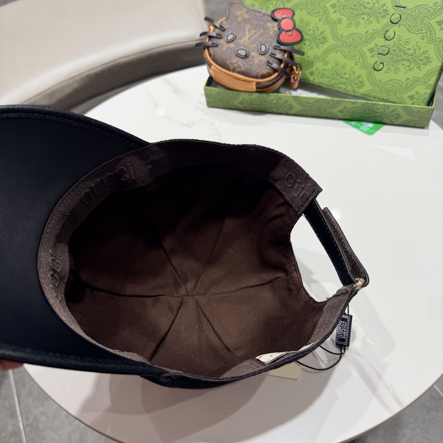 Gucci(古奇)经典原单棒球帽😍😍金丝logo。专柜1:1开模订制，最高版本，原版帆布料+头层牛皮，纯