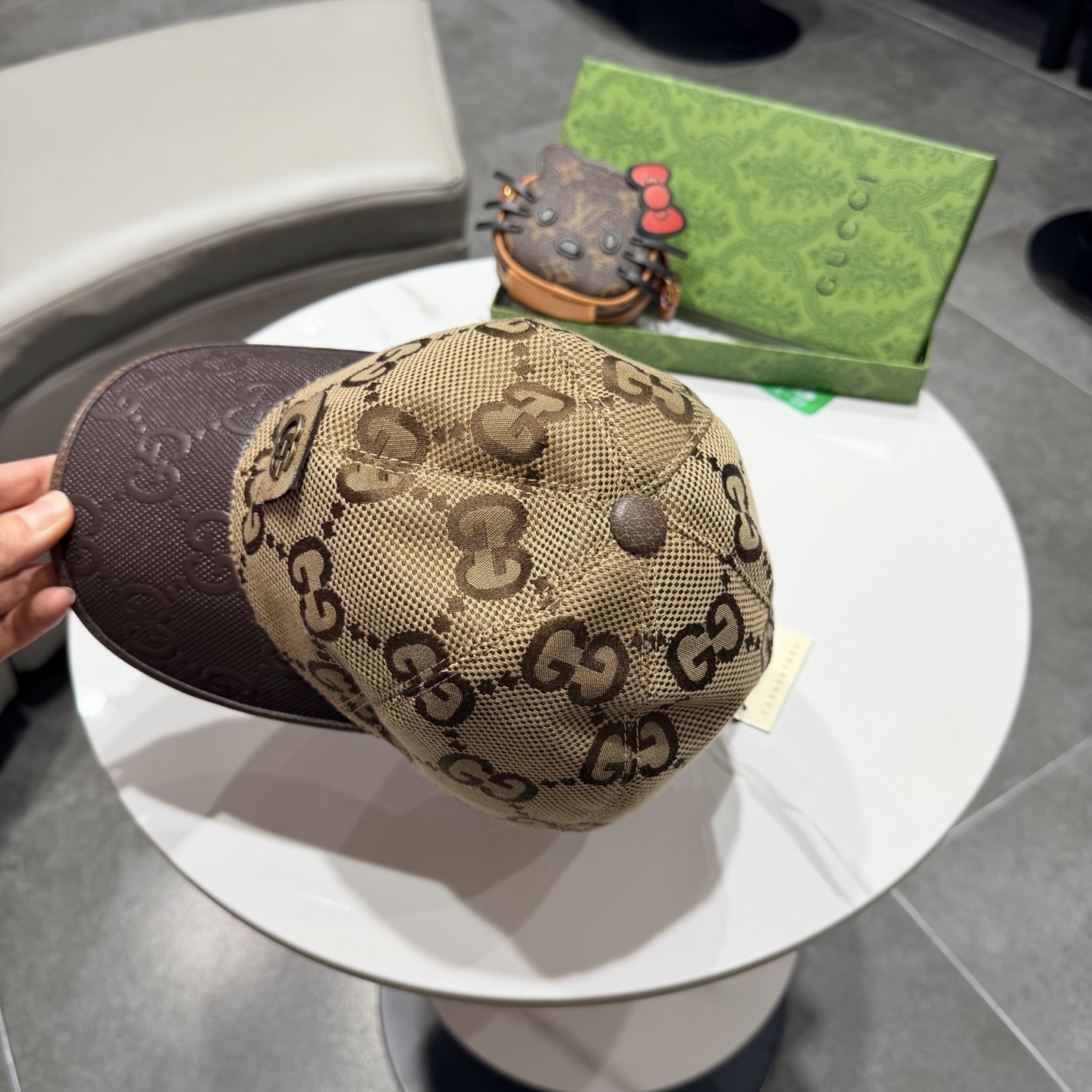 Gucci(古奇)经典原单棒球帽😍😍金丝logo。专柜1:1开模订制，最高版本，原版帆布料+头层牛皮，纯