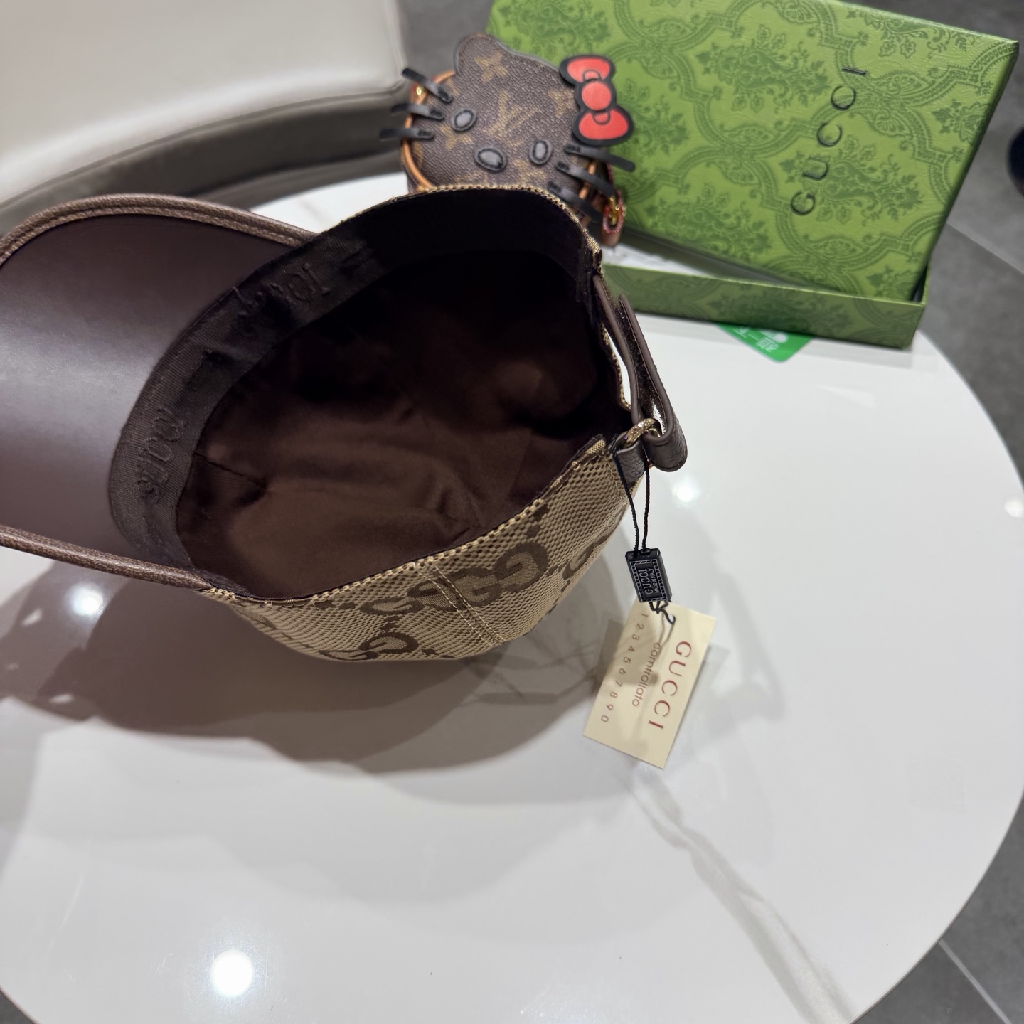 Gucci(古奇)经典原单棒球帽😍😍金丝logo。专柜1:1开模订制，最高版本，原版帆布料+头层牛皮，纯