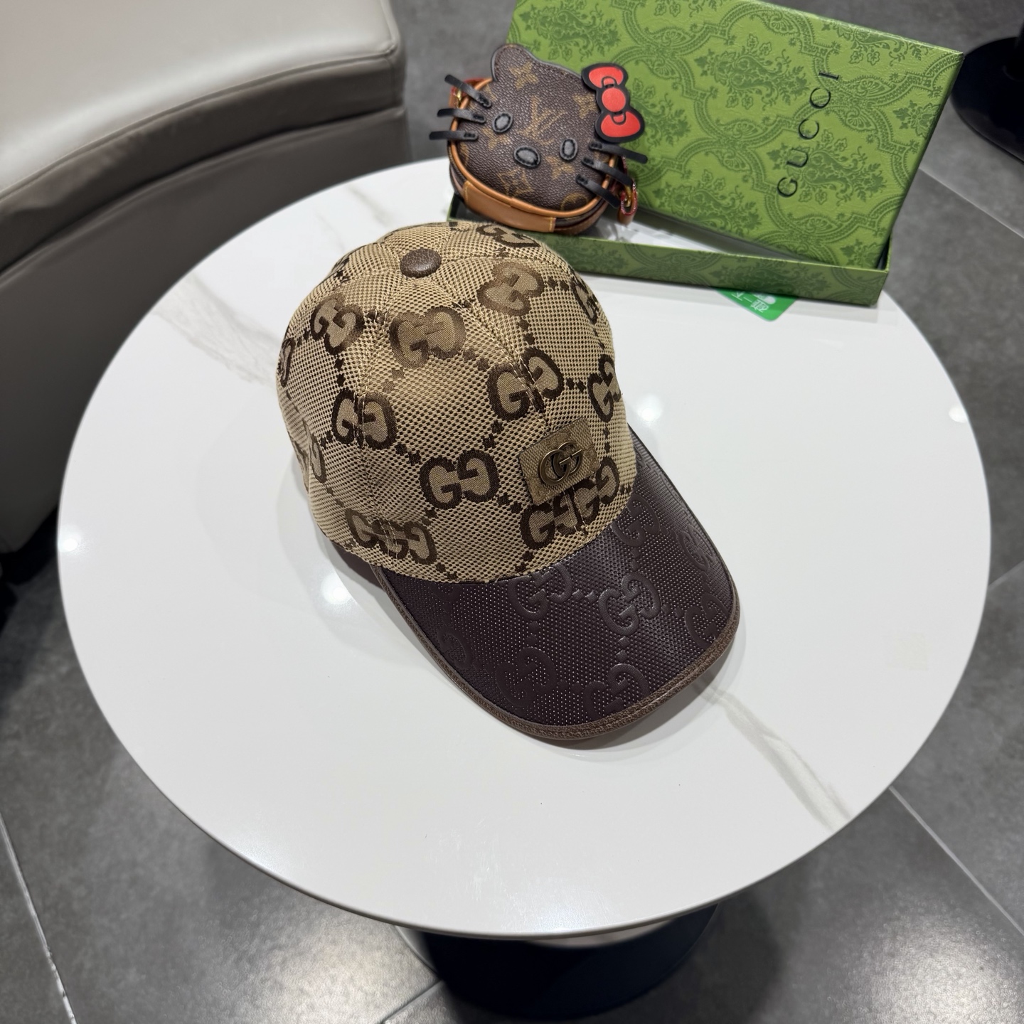 Gucci(古奇)经典原单棒球帽😍😍金丝logo。专柜1:1开模订制，最高版本，原版帆布料+头层牛皮，纯