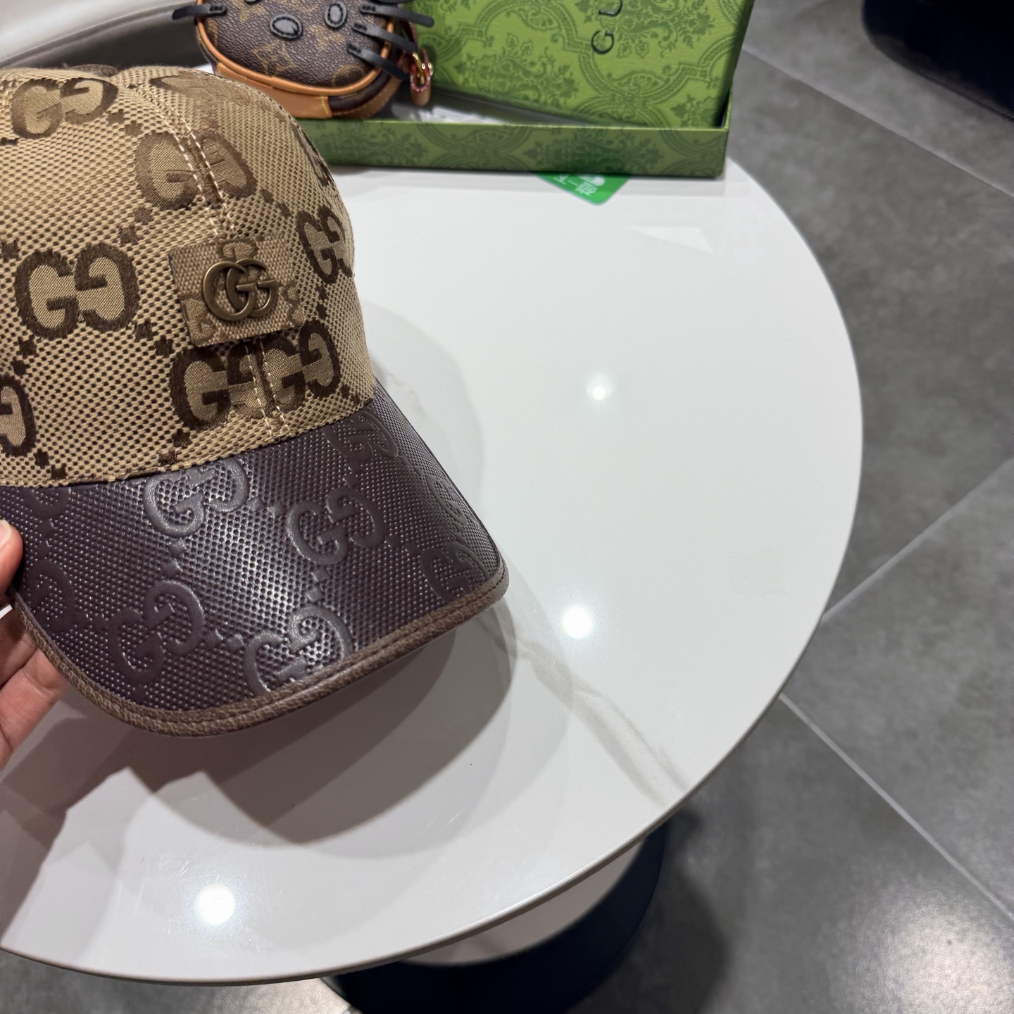 Gucci(古奇)经典原单棒球帽😍😍金丝logo。专柜1:1开模订制，最高版本，原版帆布料+头层牛皮，纯