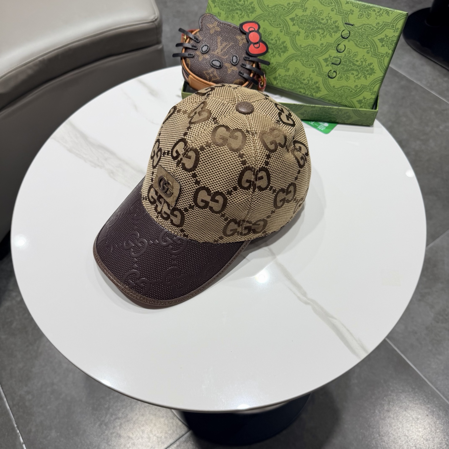 Gucci(古奇)经典原单棒球帽😍😍金丝logo。专柜1:1开模订制，最高版本，原版帆布料+头层牛皮，纯