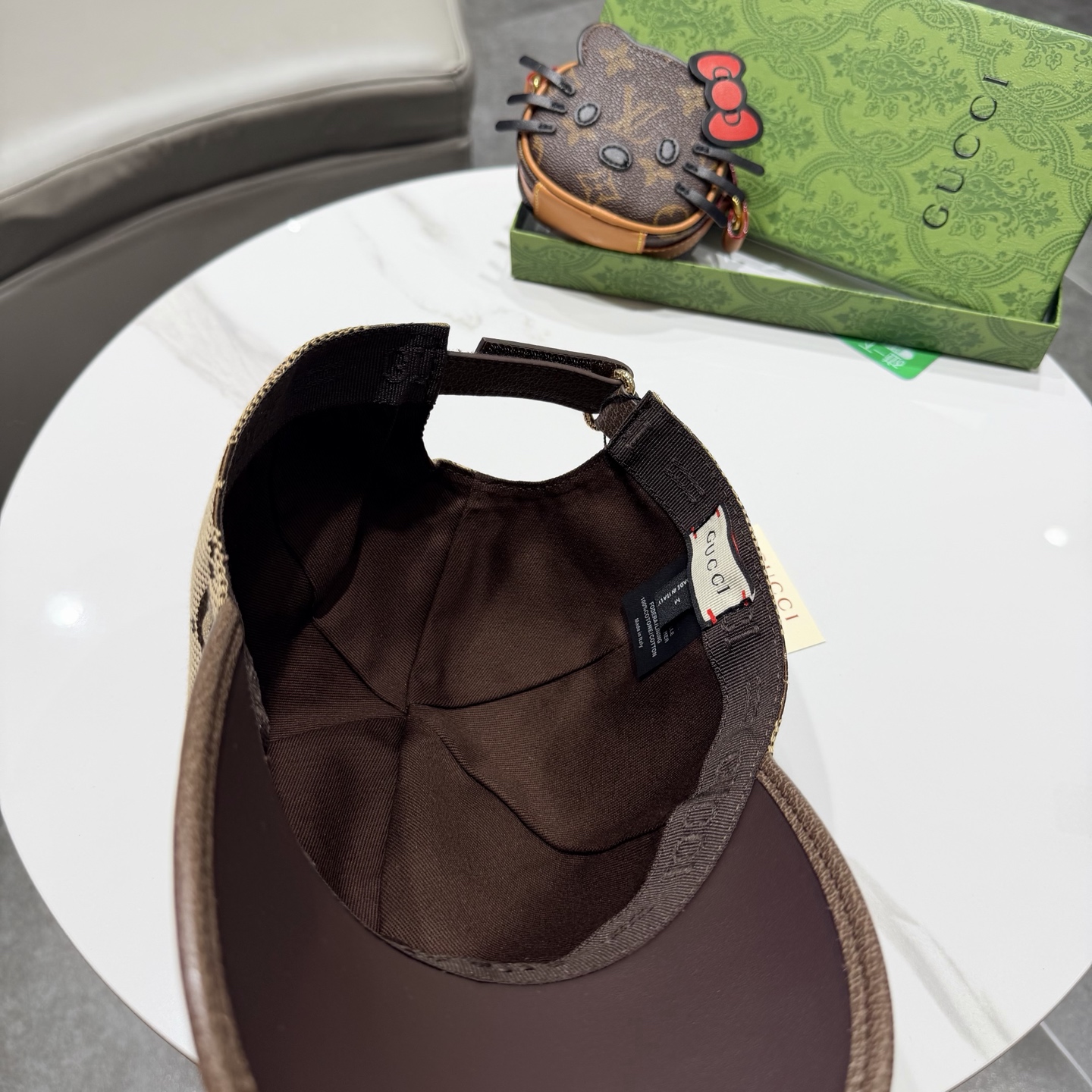 Gucci(古奇)经典原单棒球帽😍😍金丝logo。专柜1:1开模订制，最高版本，原版帆布料+头层牛皮，纯