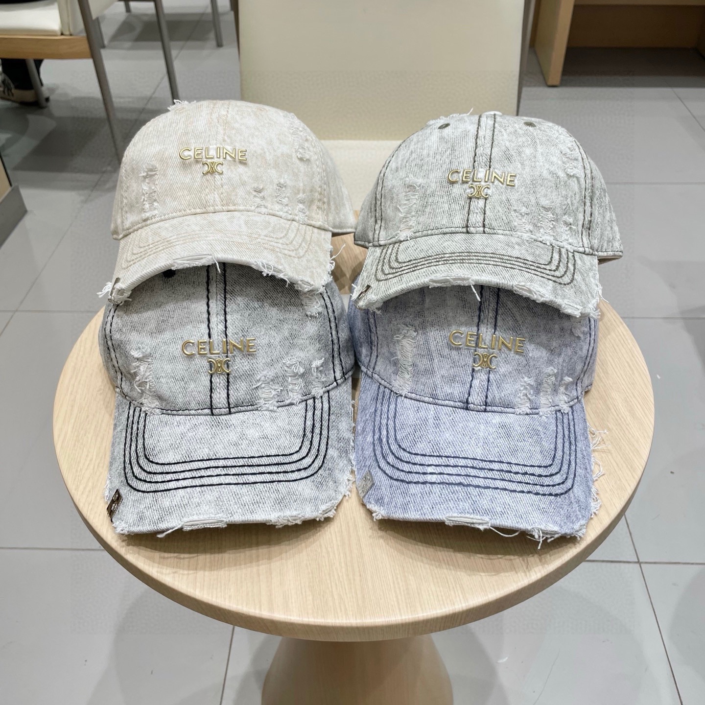 CELINE 塞琳 新款 🆕 棒球帽 🧢 logo比较小一点 楦型 通通不一专柜热卖款轻盈透气完美版型，