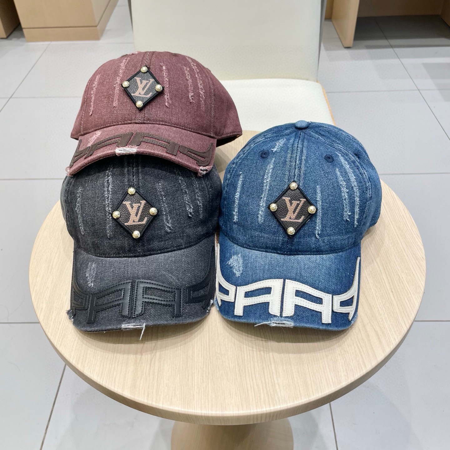 🧢路易威登棒球帽 LouisVuitton😍新款LV棒球帽，重工打造♥️高端大气，百搭款🤗男女通用！跑量