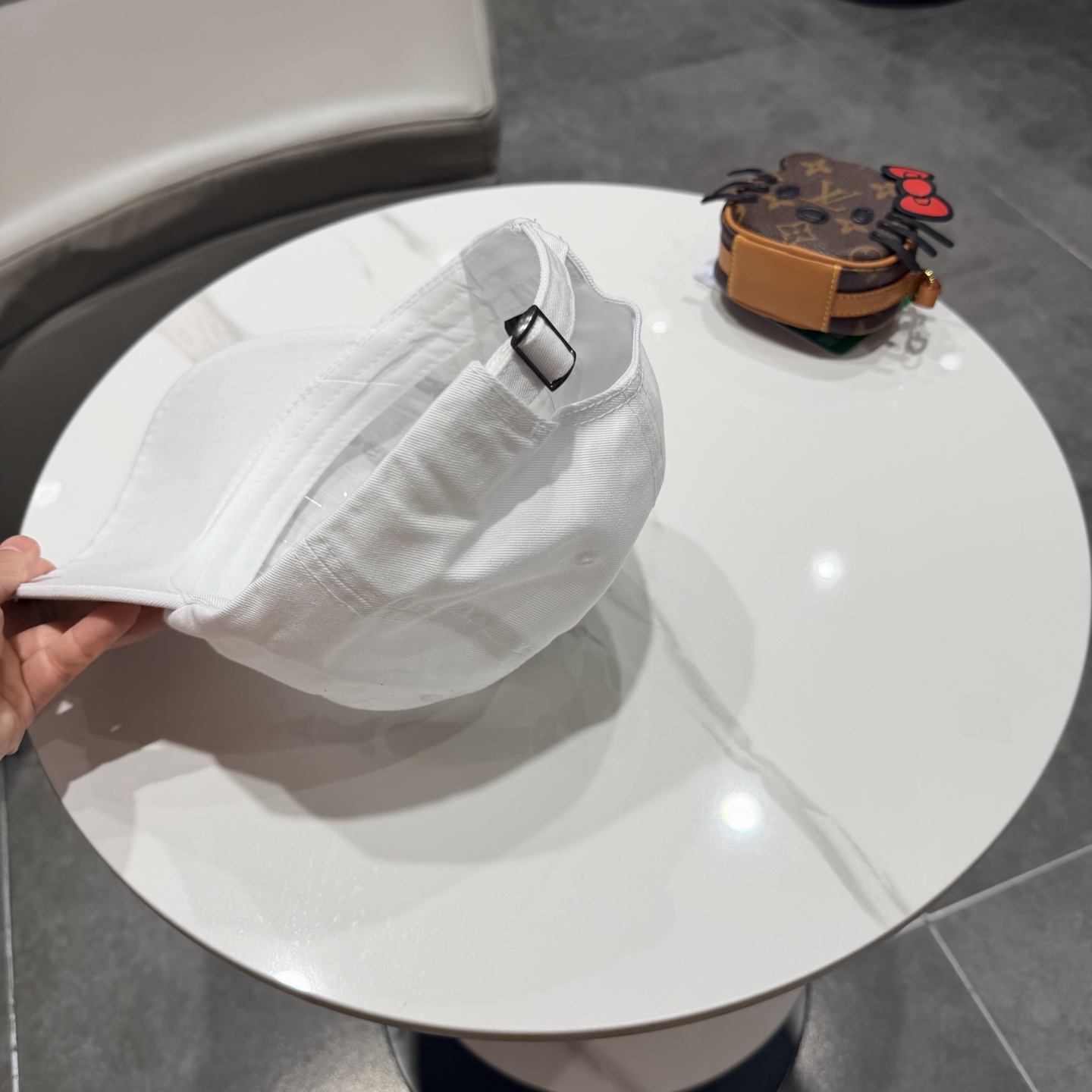 YSL圣罗兰 棒球帽|韩系风一款简单休闲风的棒球帽是牛仔的款式 减龄百搭 适配度很高！简单随性~字母刺绣