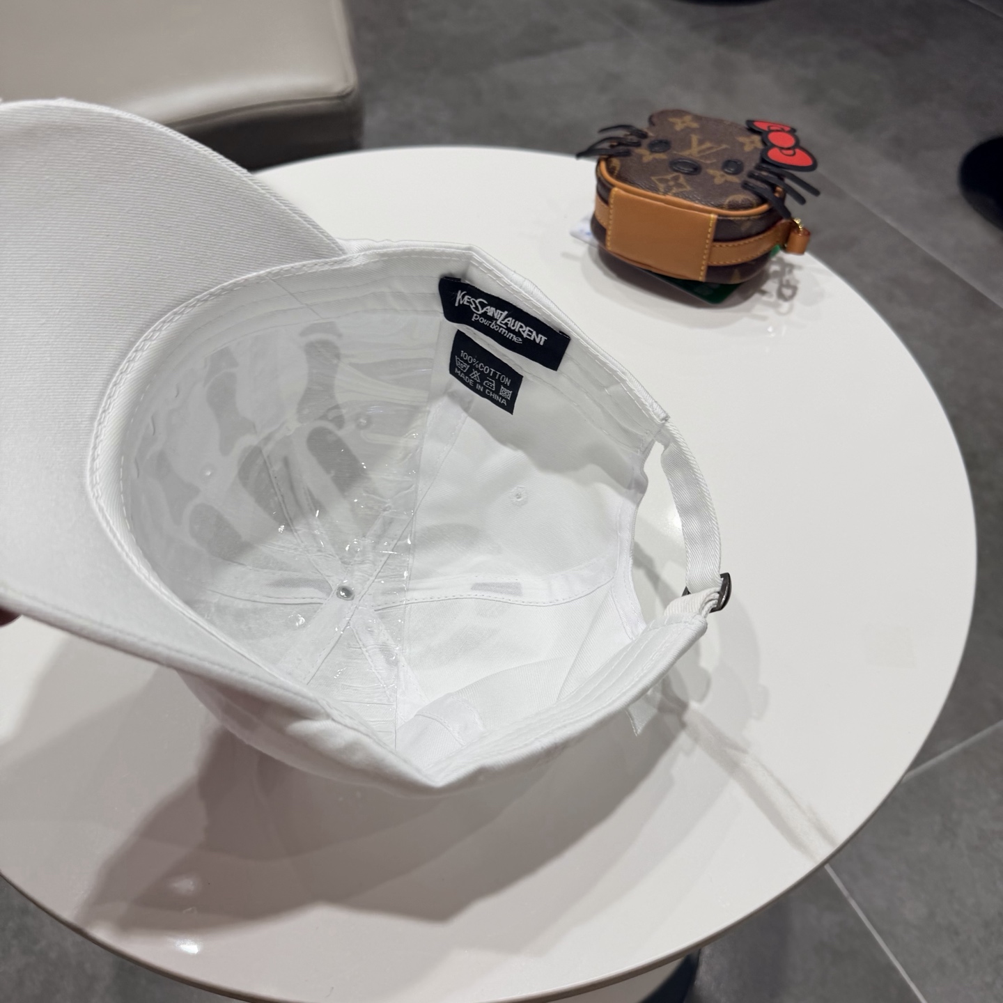 YSL圣罗兰 棒球帽|韩系风一款简单休闲风的棒球帽是牛仔的款式 减龄百搭 适配度很高！简单随性~字母刺绣